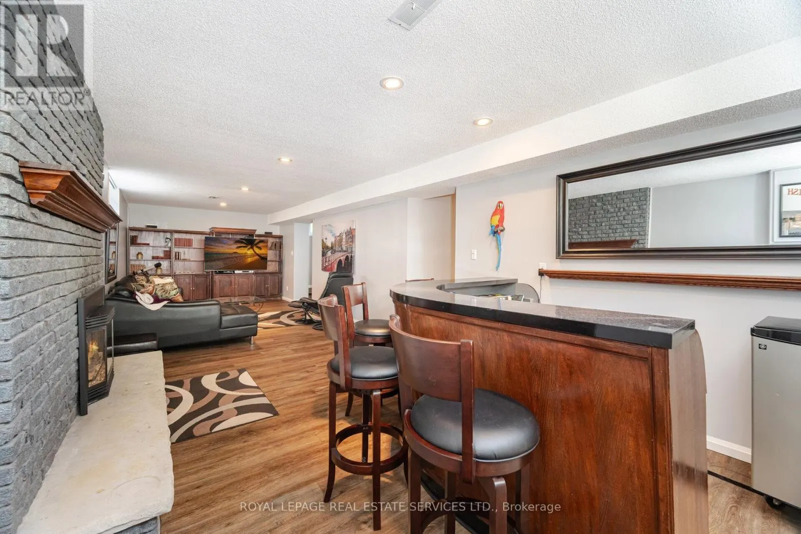 26 ALANMEADE CRESCENT