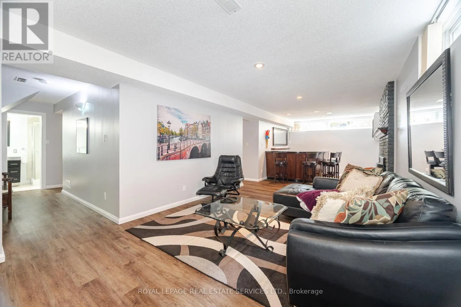 26 ALANMEADE CRESCENT