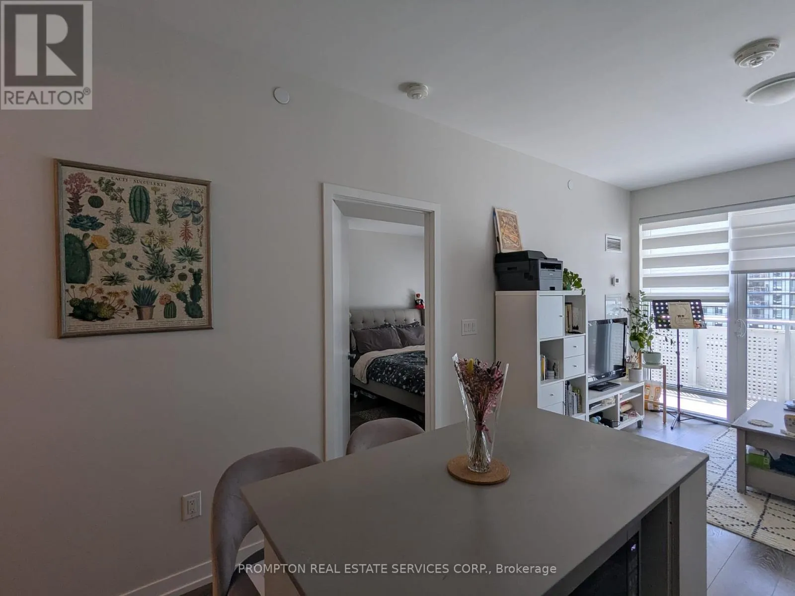 802 - 2520 EGLINTON AVENUE W