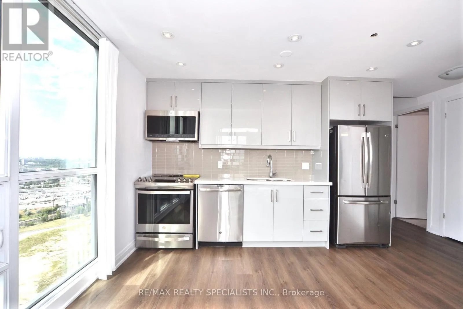 4106 - 2212 LAKE SHORE BOULEVARD W
