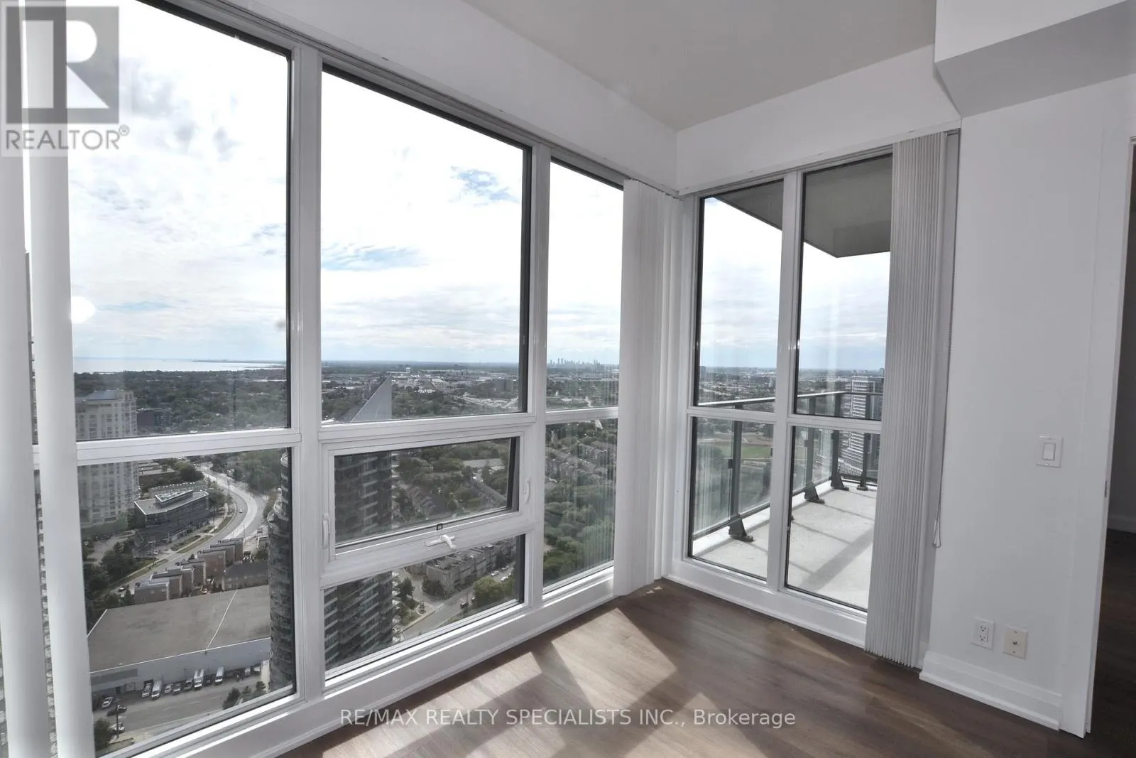 4106 - 2212 LAKE SHORE BOULEVARD W