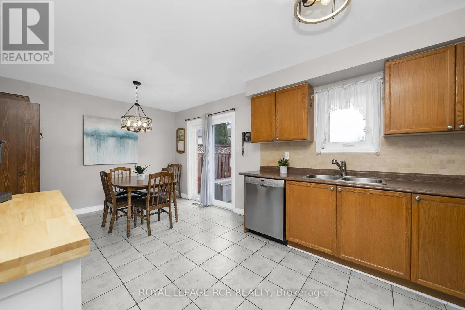 120 HOWARD CRESCENT