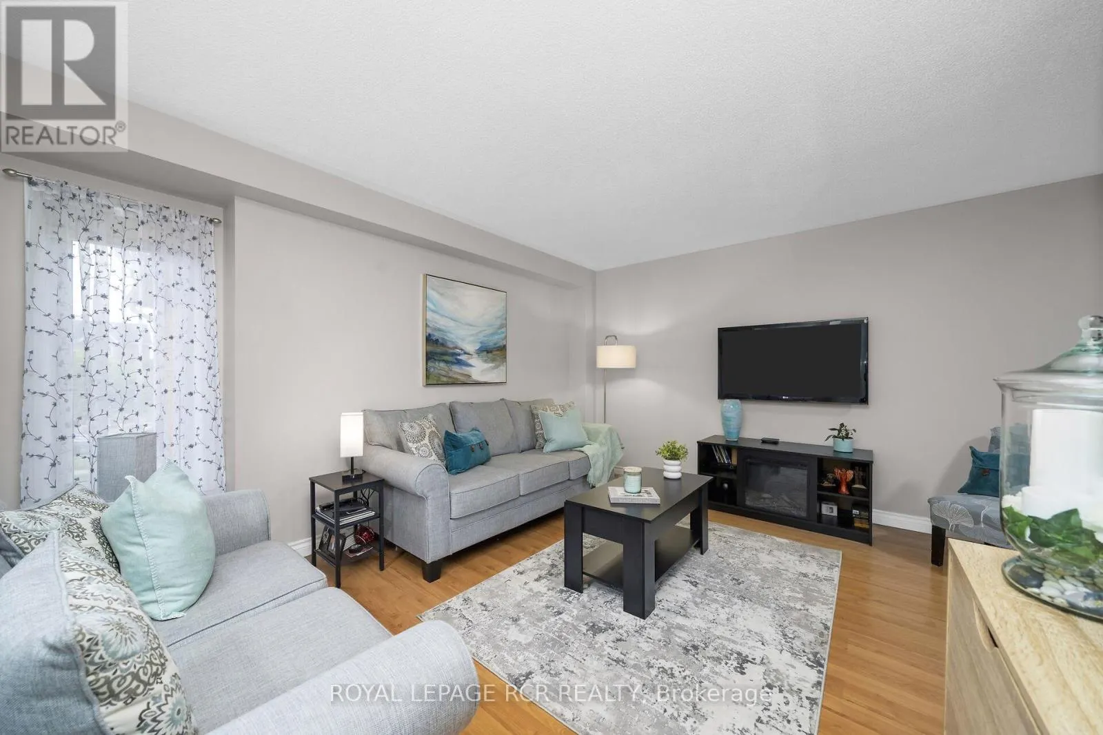 120 HOWARD CRESCENT