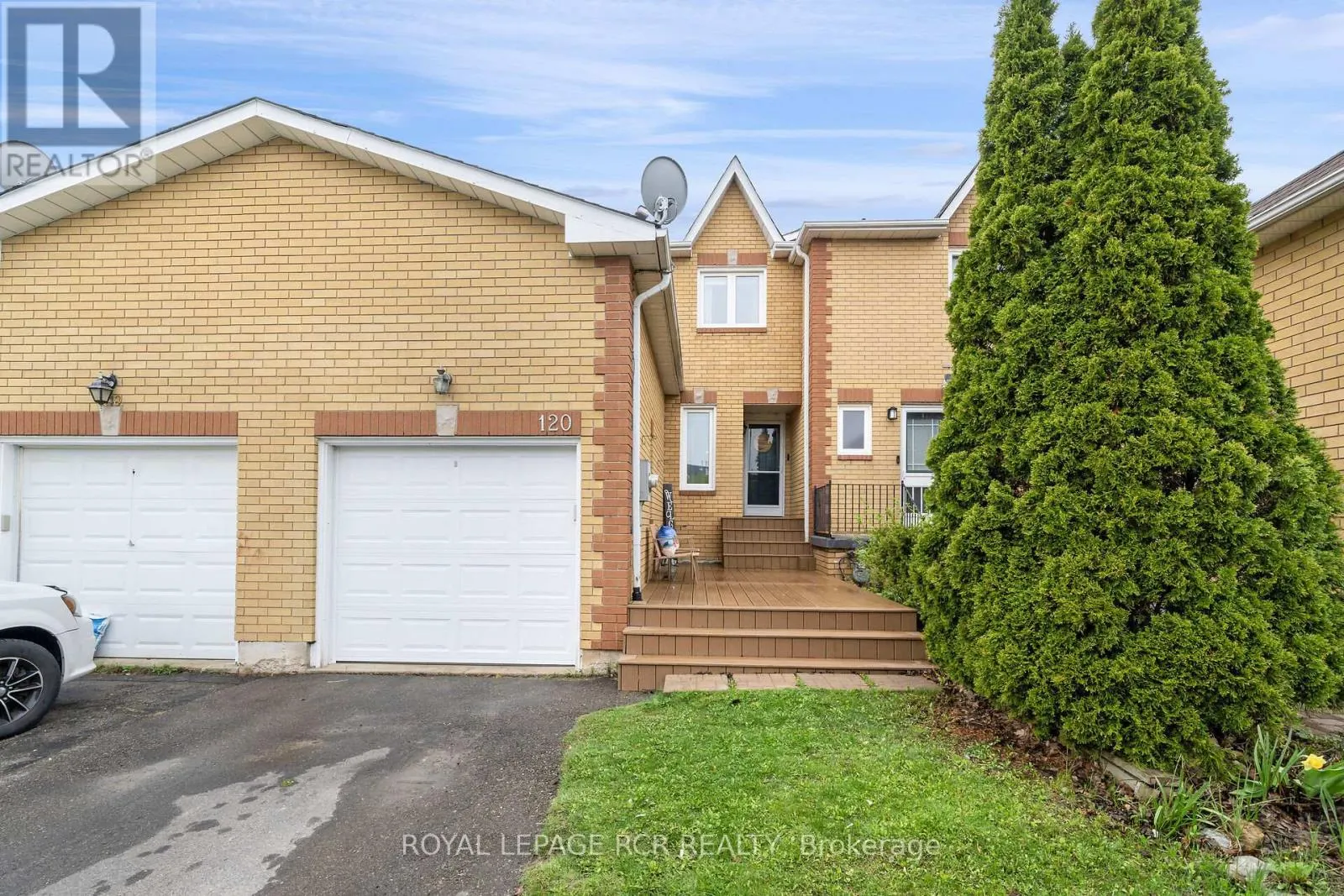 120 HOWARD CRESCENT