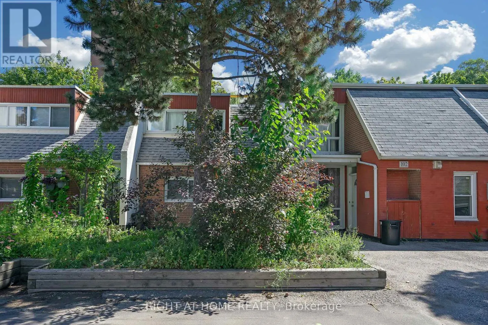 101 - 2901 JANE STREET