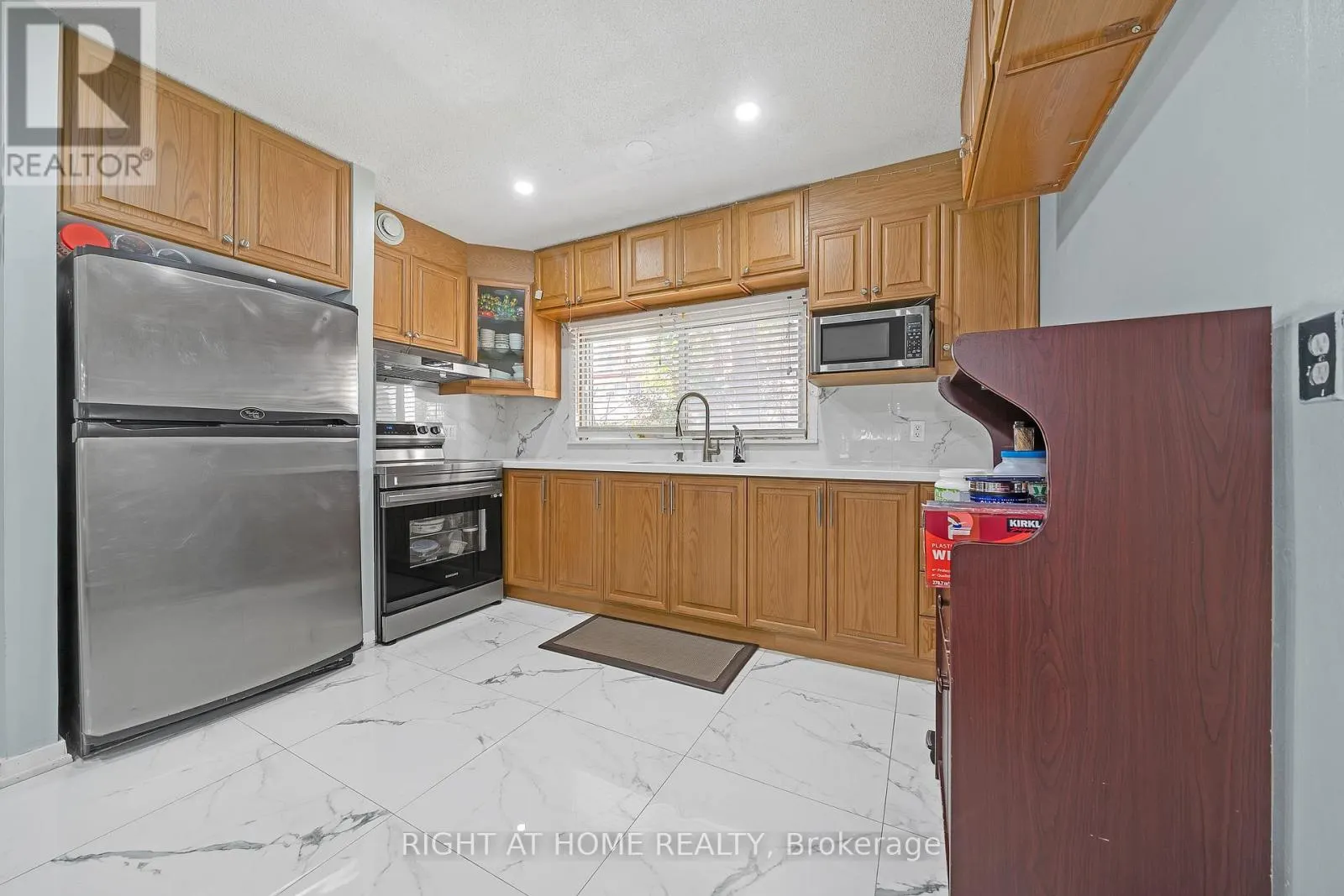101 - 2901 JANE STREET