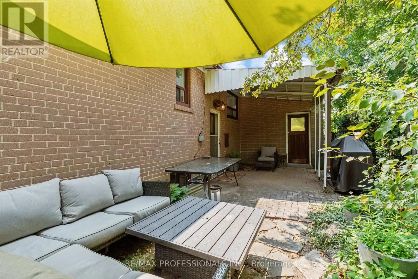 17 ALLONSIUS DRIVE