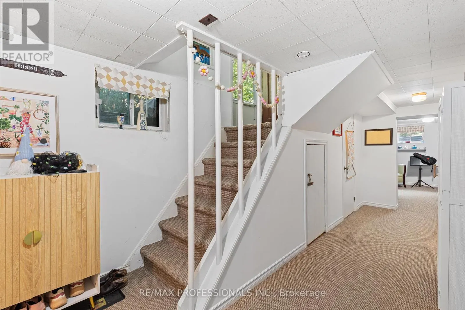 17 ALLONSIUS DRIVE