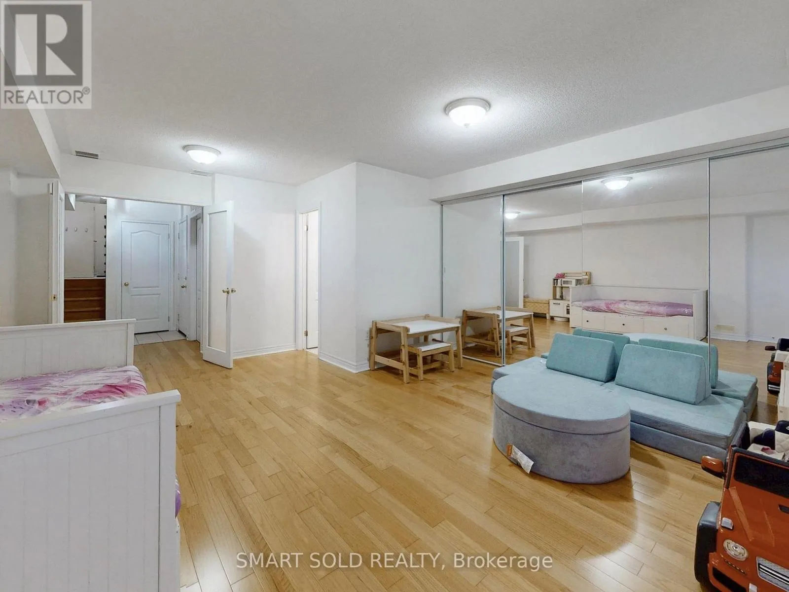 26 - 230 PAISLEY BOULEVARD W