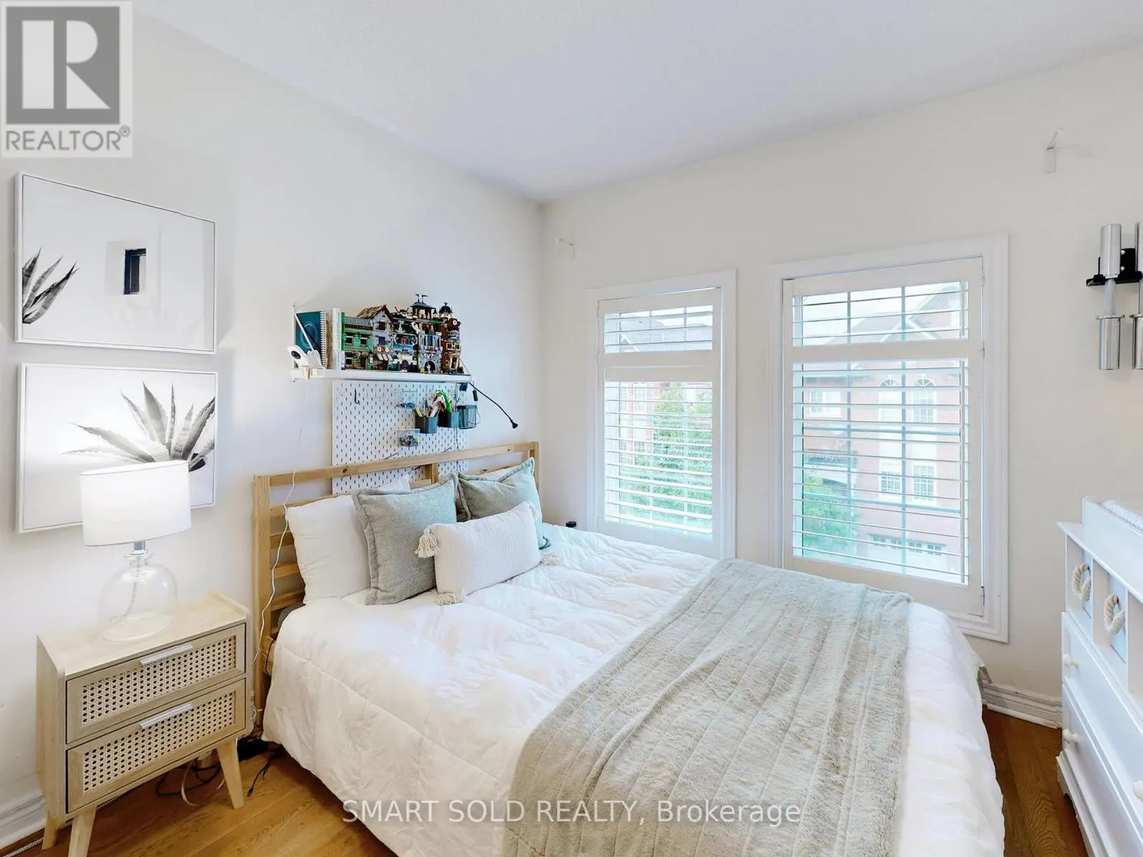 26 - 230 PAISLEY BOULEVARD W