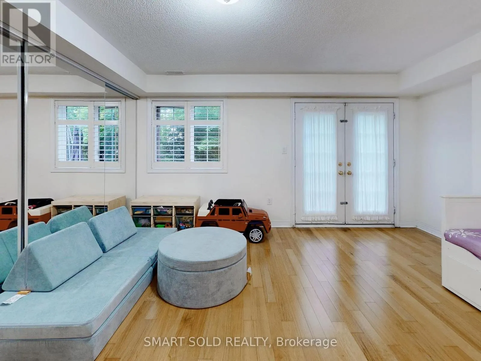 26 - 230 PAISLEY BOULEVARD W