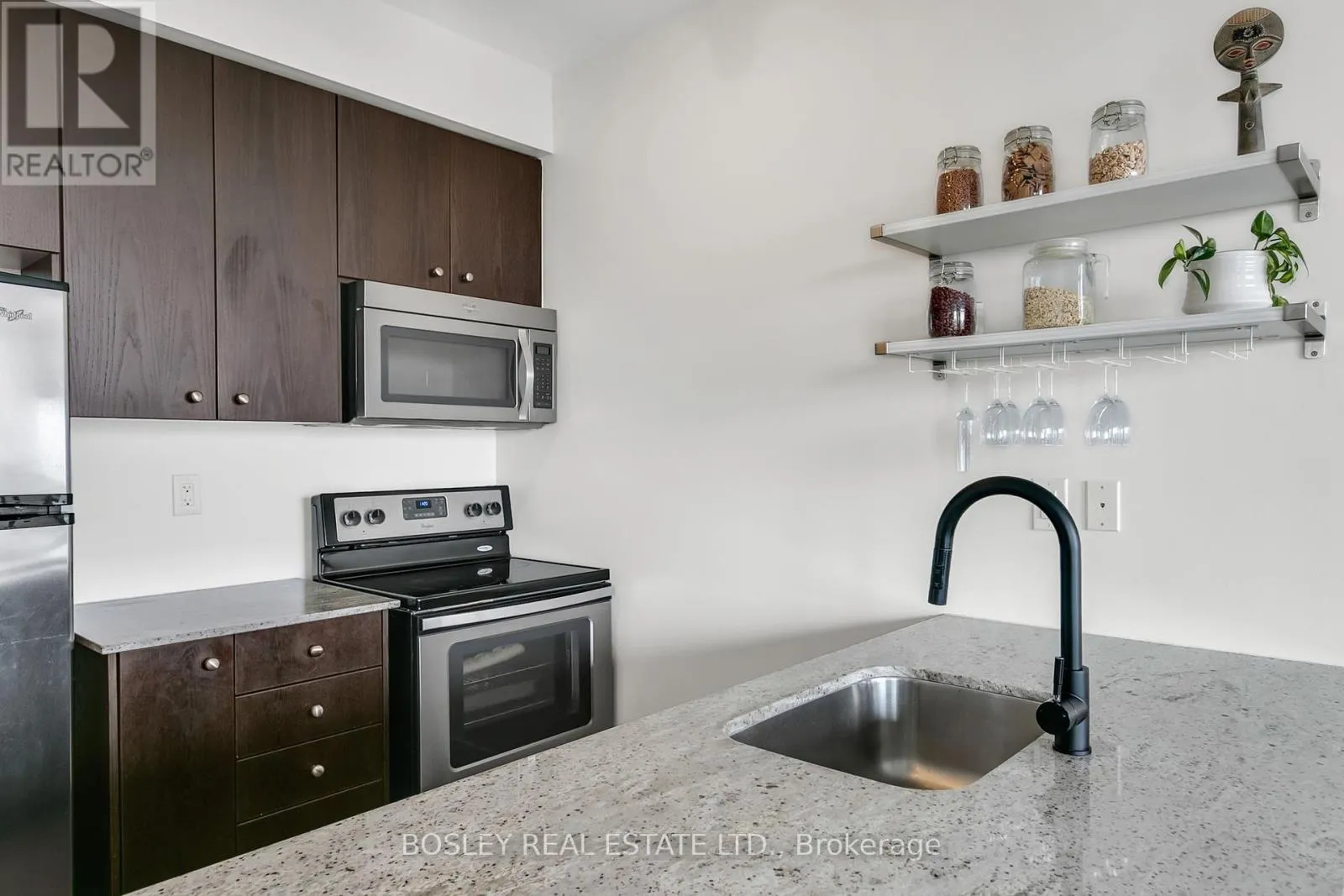 608 - 5101 DUNDAS STREET W