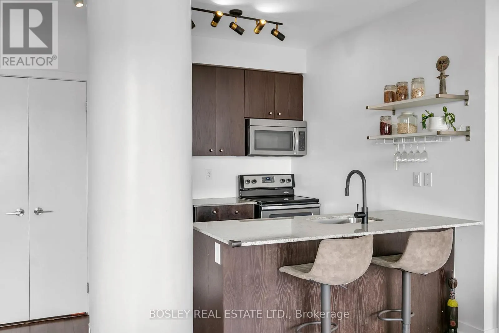 608 - 5101 DUNDAS STREET W