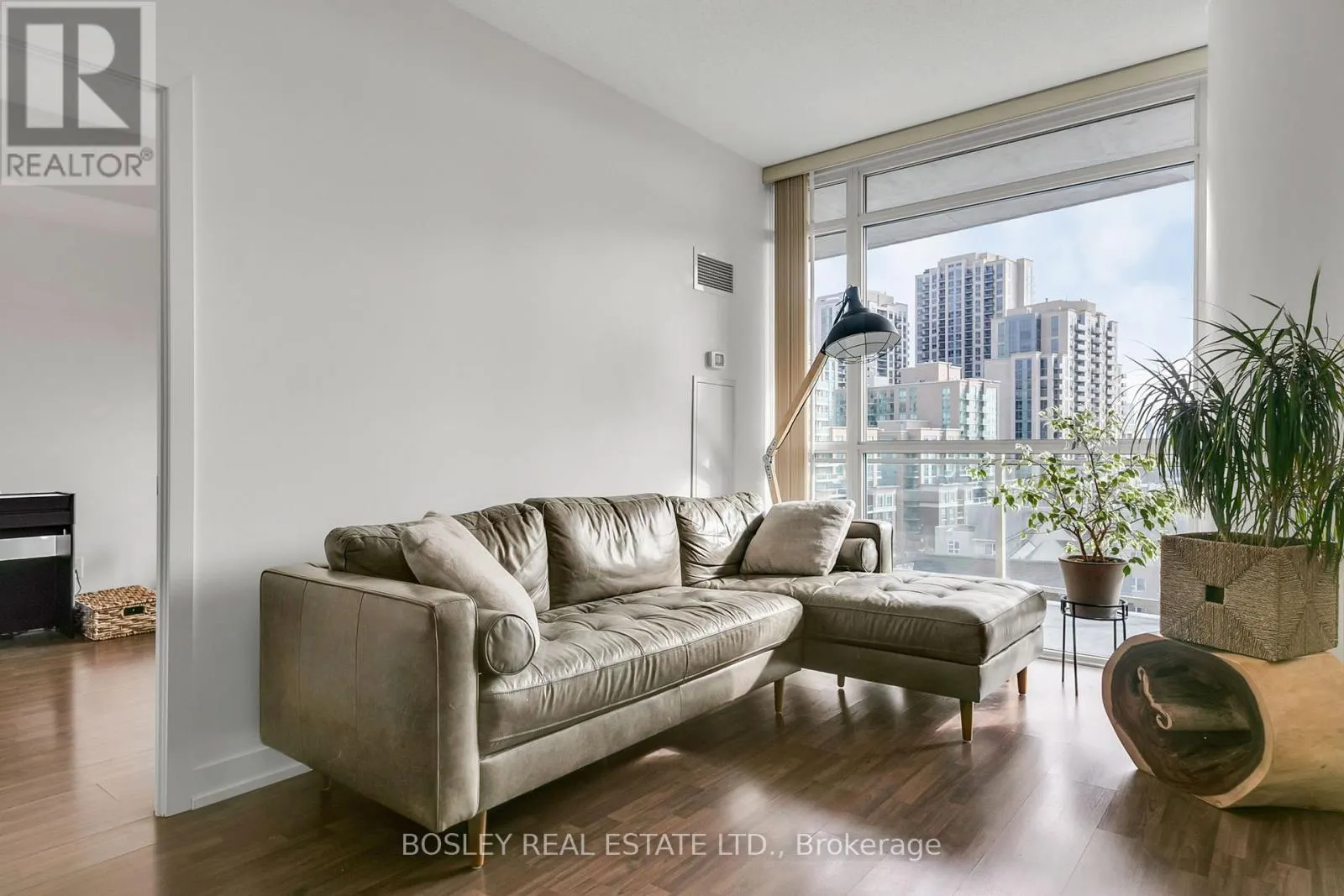 608 - 5101 DUNDAS STREET W