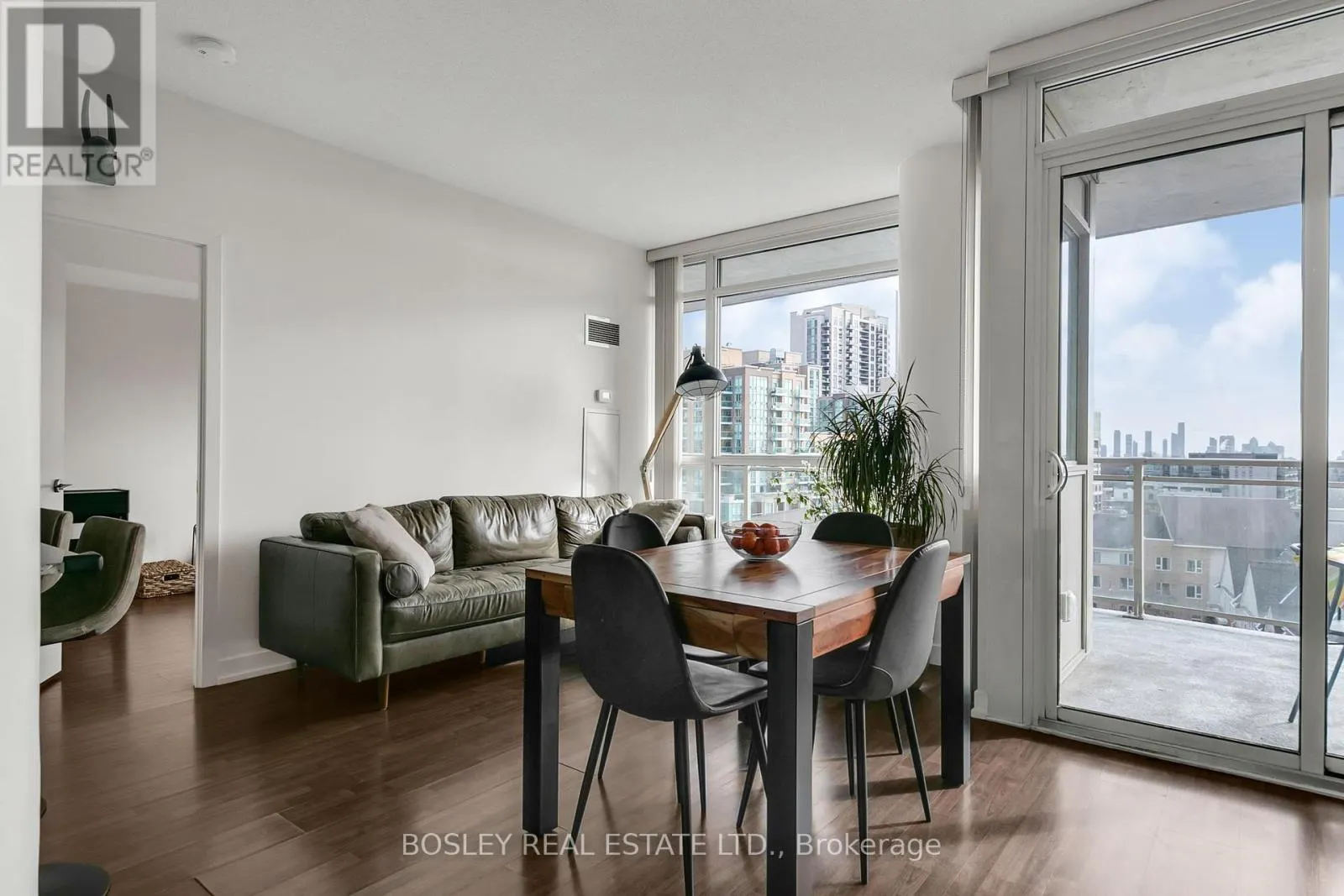 608 - 5101 DUNDAS STREET W