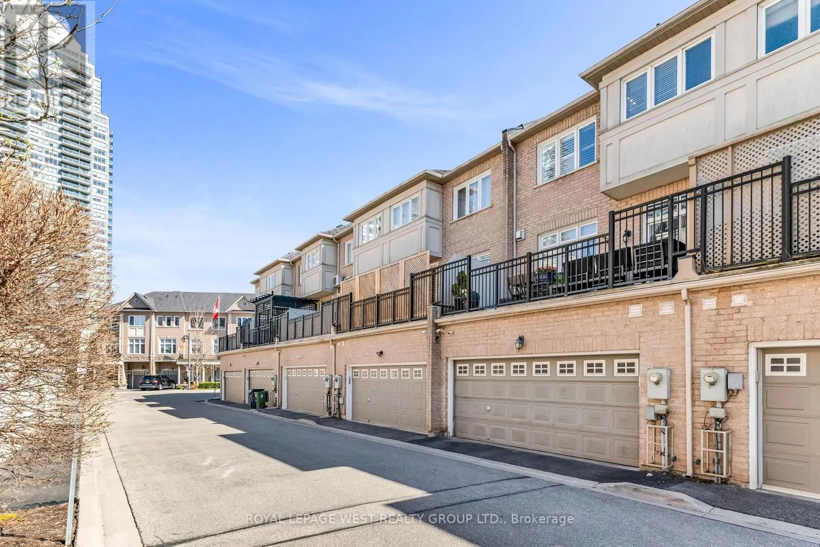 16 YACHTERS LANE