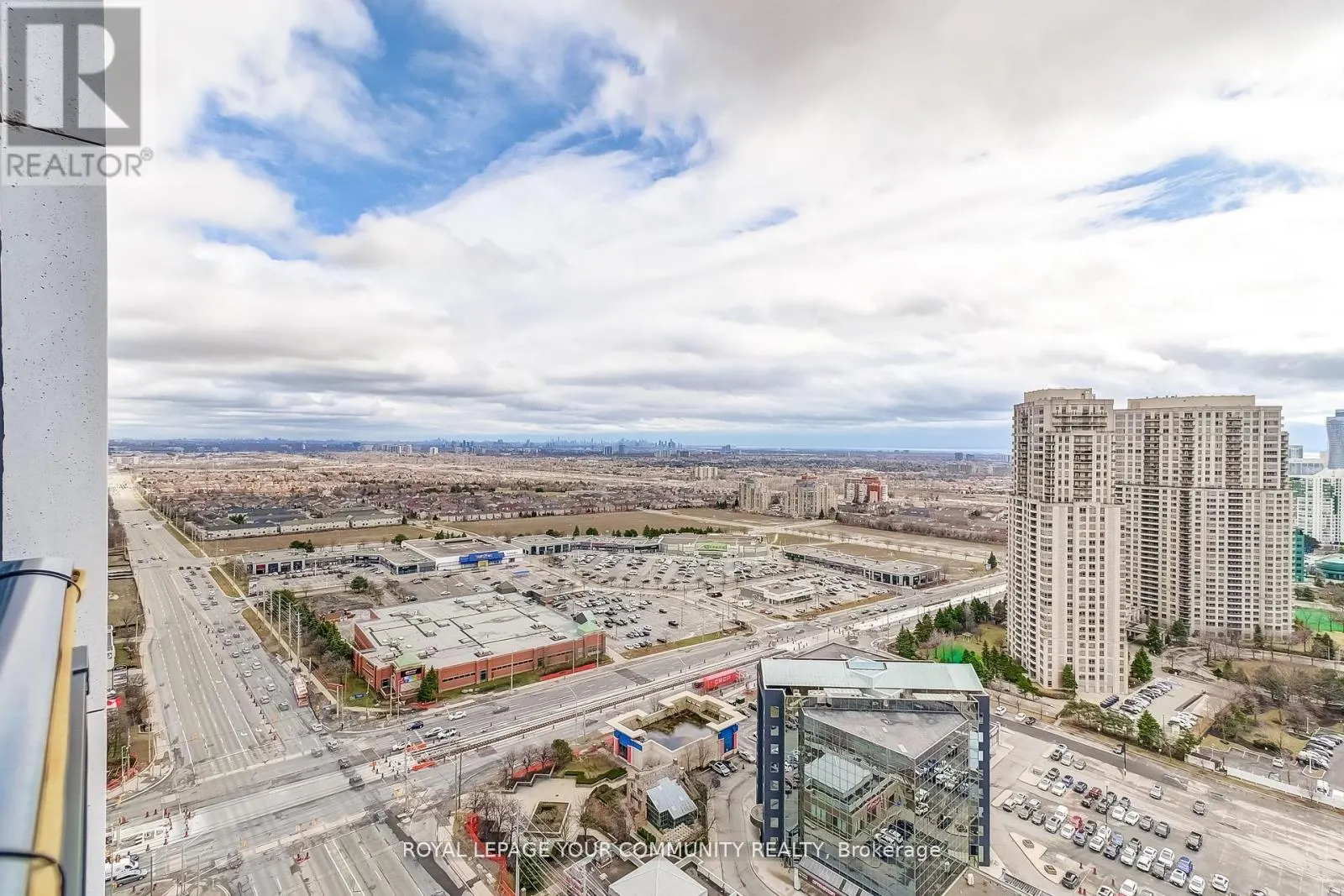 2702 - 75 EGLINTON AVENUE W
