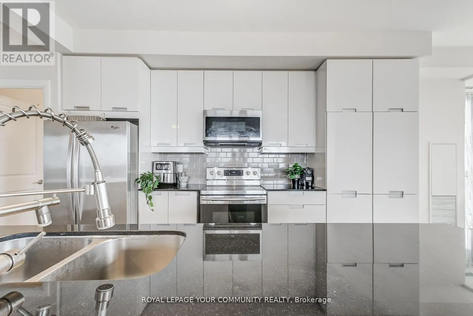 2702 - 75 EGLINTON AVENUE W
