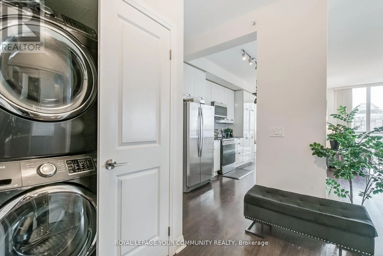 2702 - 75 EGLINTON AVENUE W