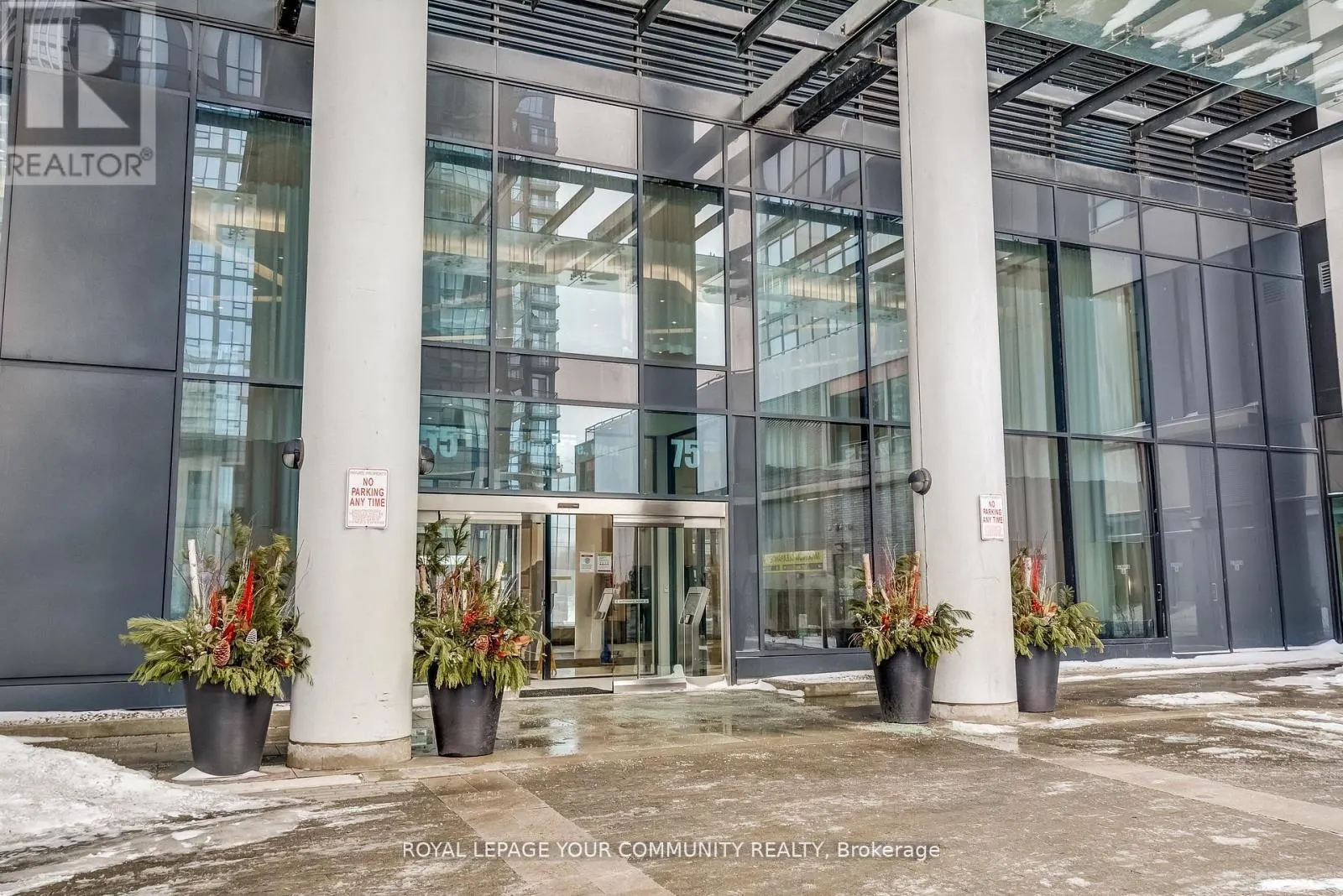2702 - 75 EGLINTON AVENUE W