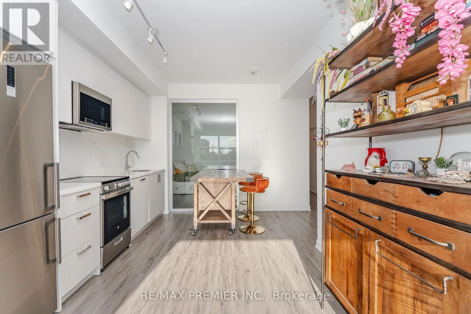 311 - 1787 ST. CLAIR AVENUE W