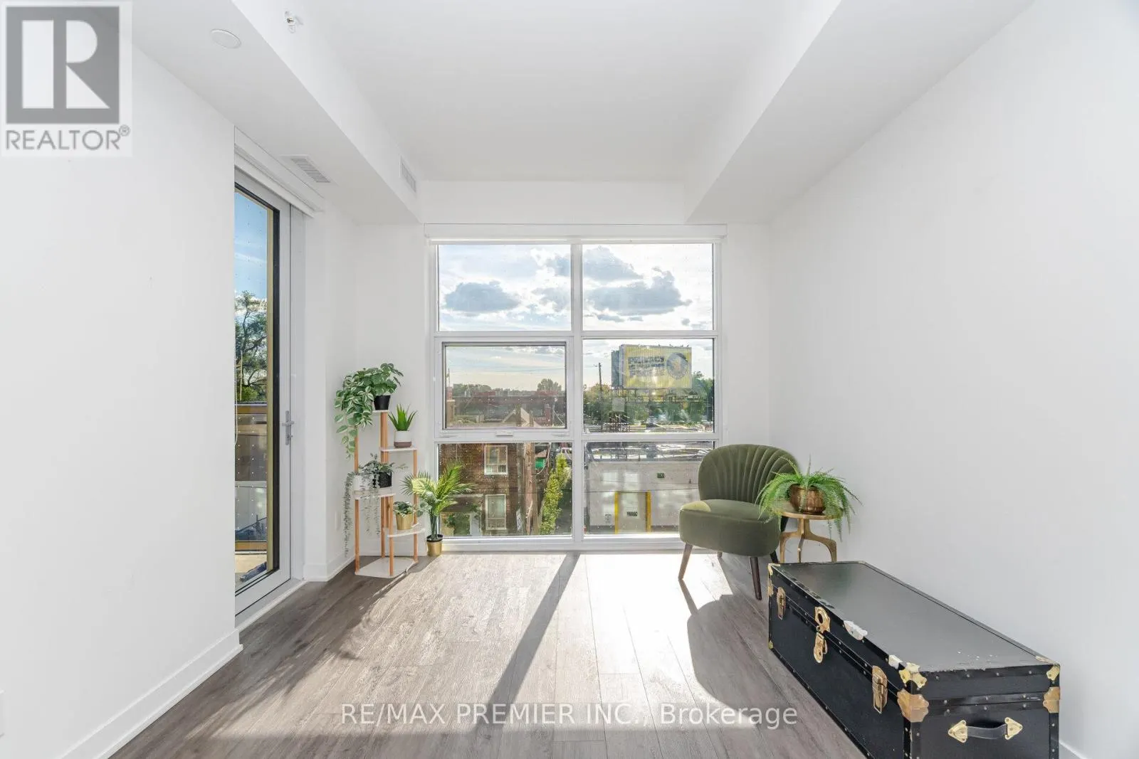 311 - 1787 ST. CLAIR AVENUE W