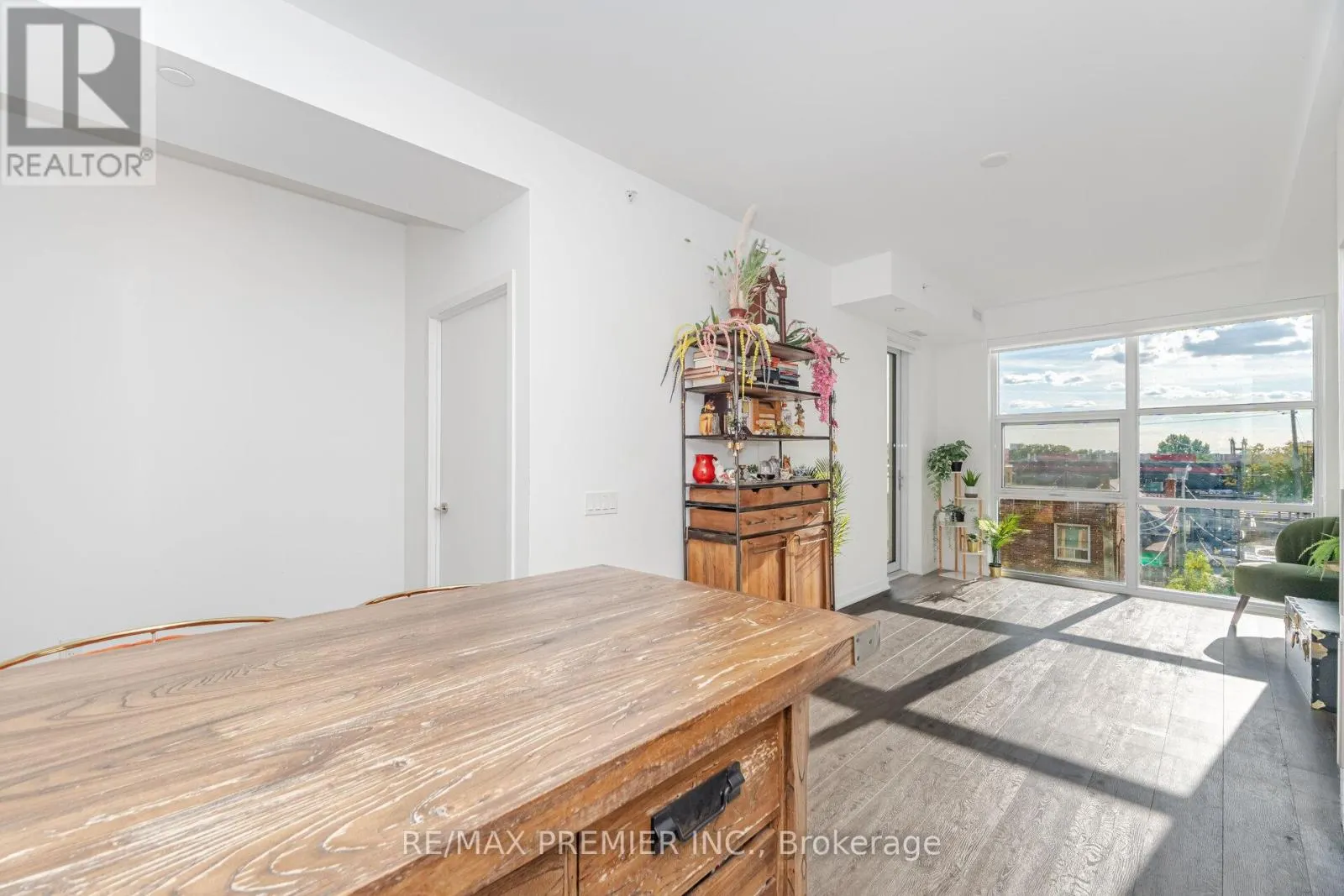 311 - 1787 ST. CLAIR AVENUE W