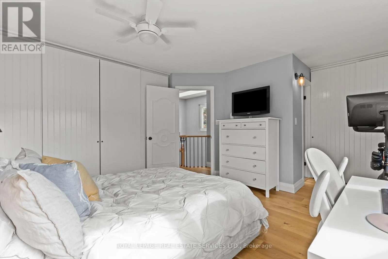 5 - 2303 MARINE DRIVE