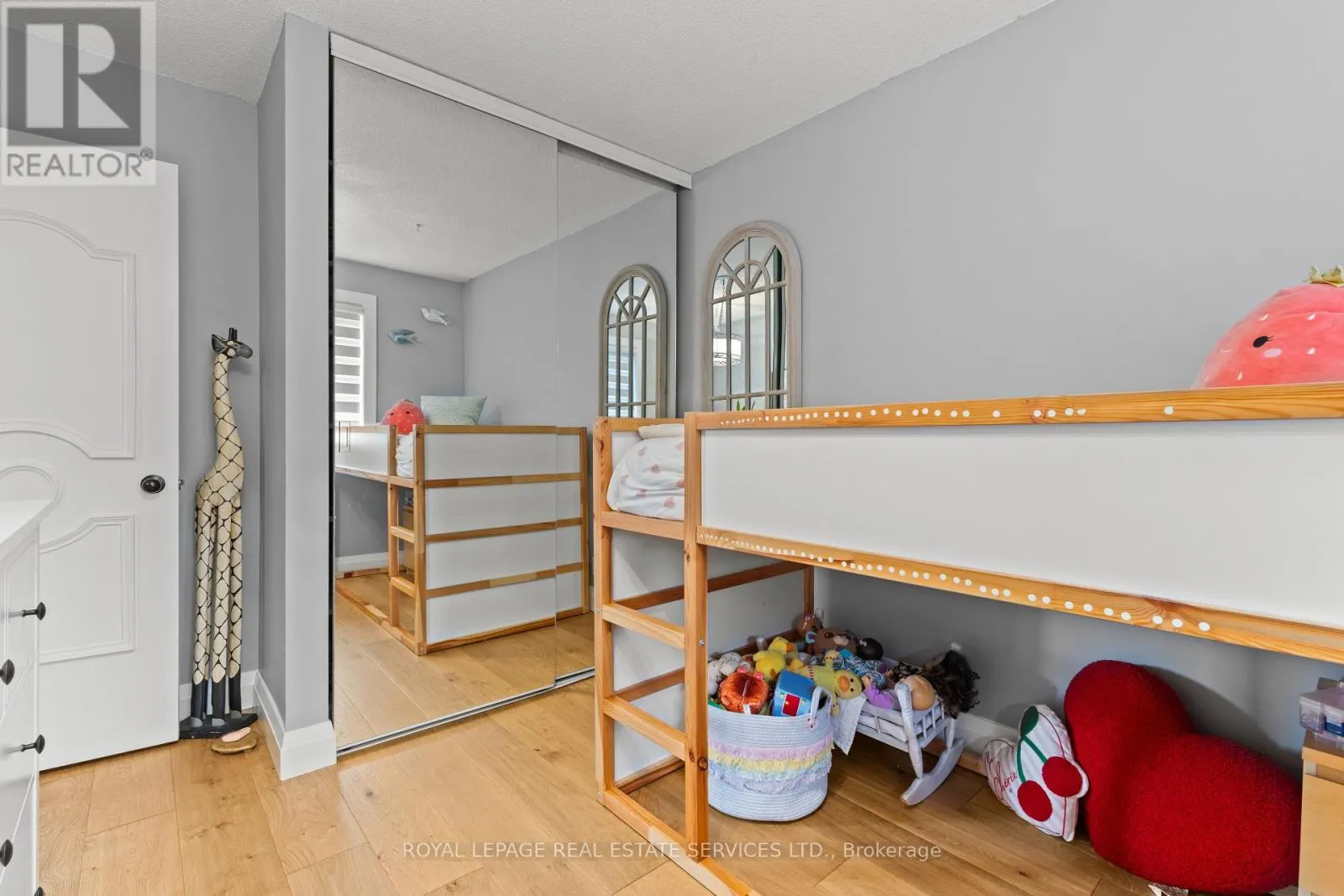5 - 2303 MARINE DRIVE
