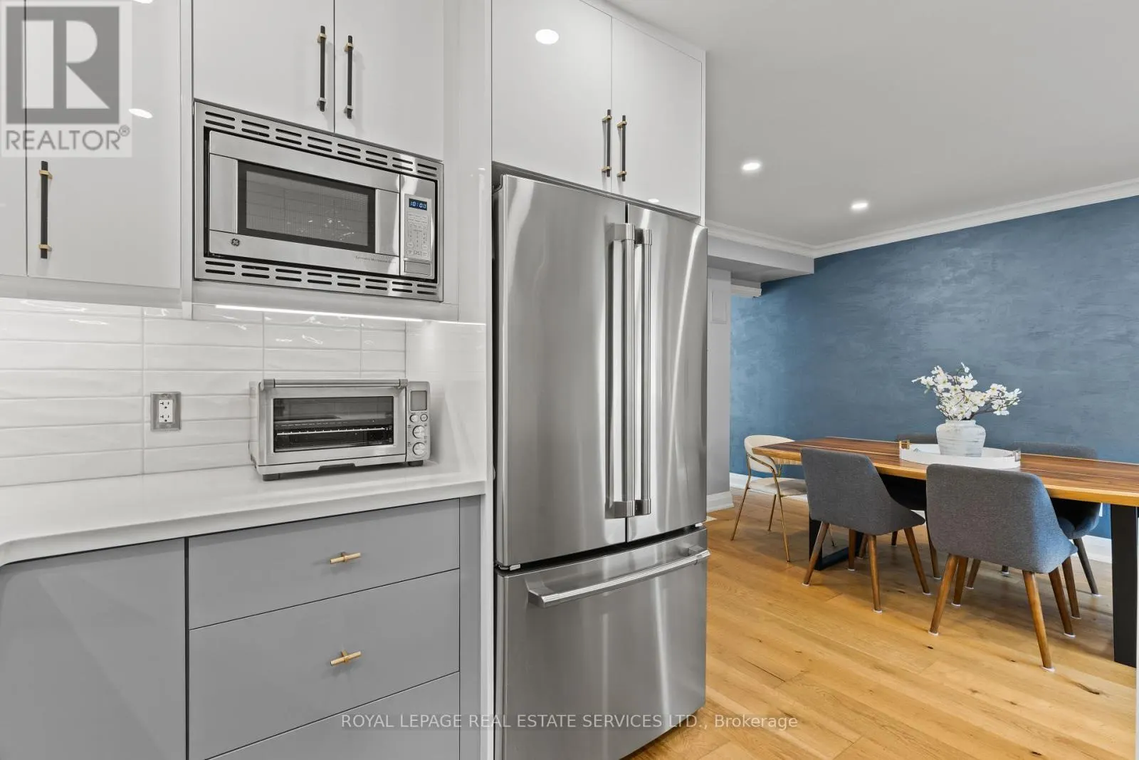 5 - 2303 MARINE DRIVE