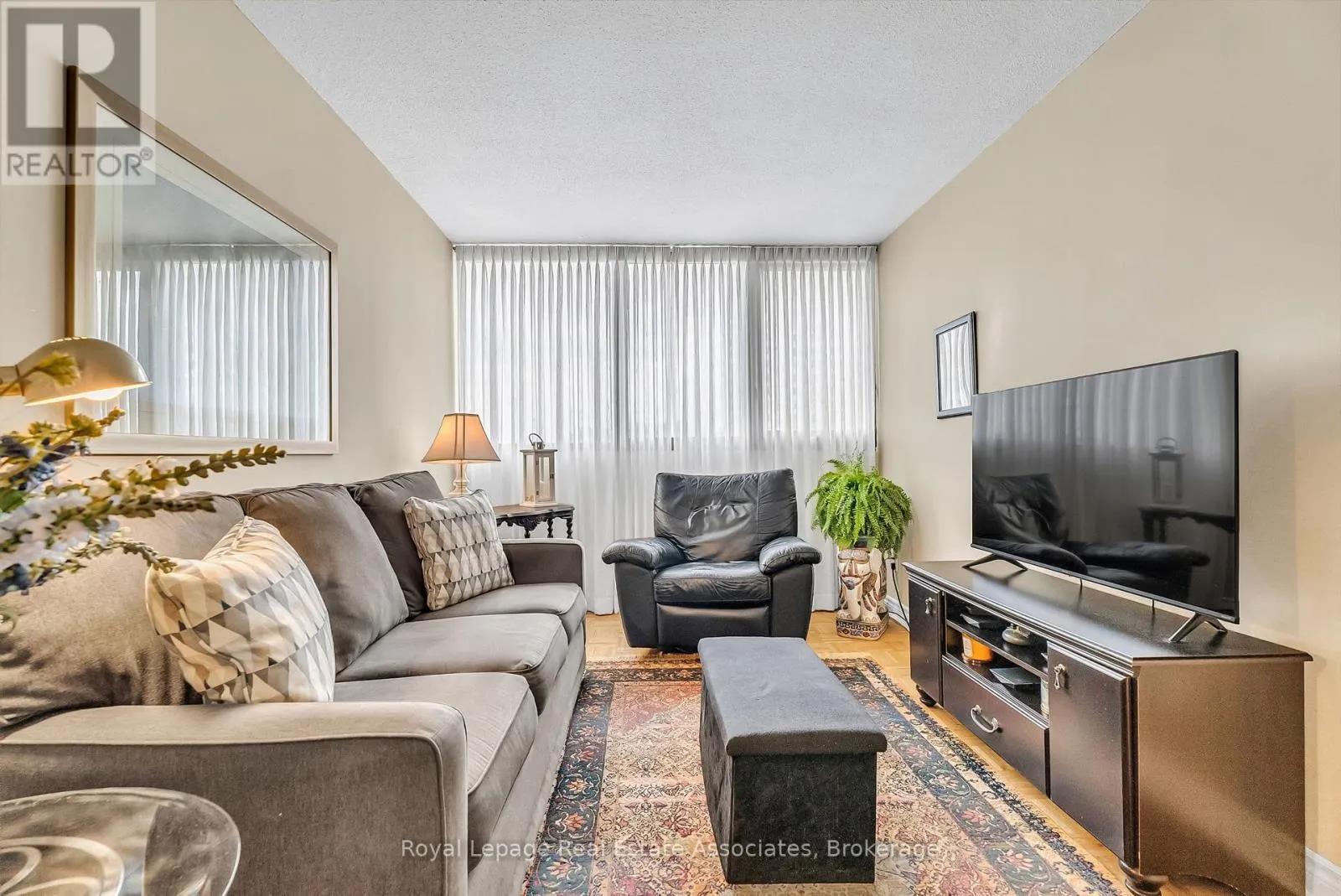 611 - 1333 BLOOR STREET E