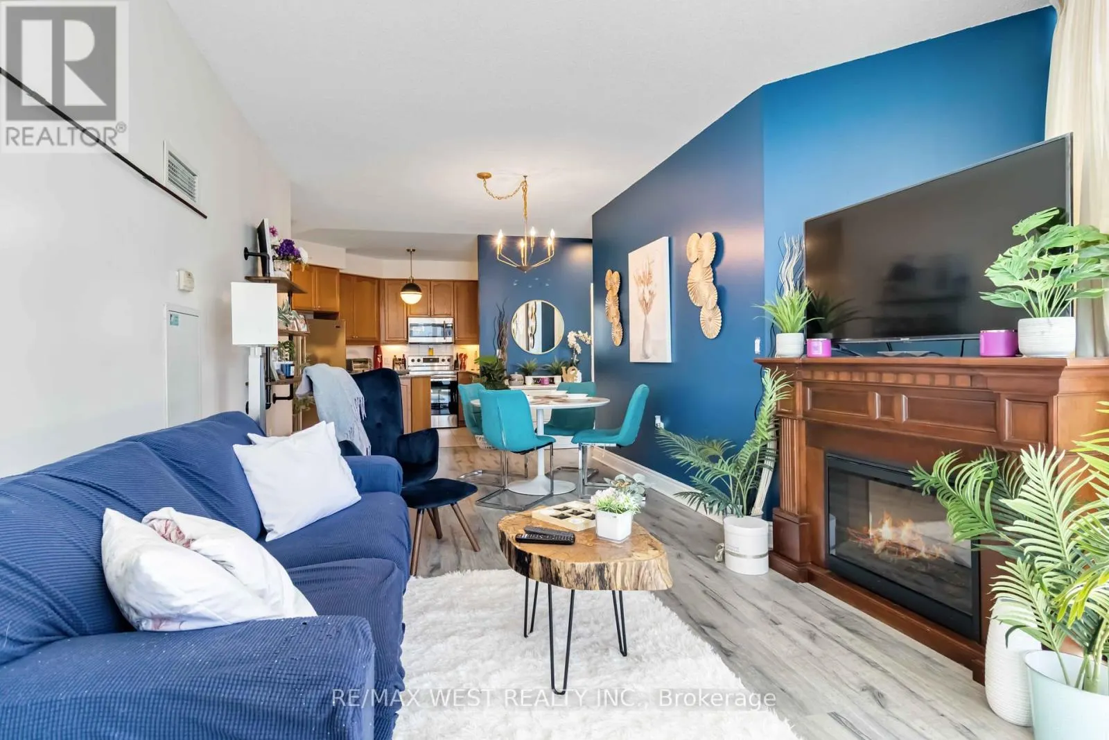 406 - 80 ABSOLUTE AVENUE