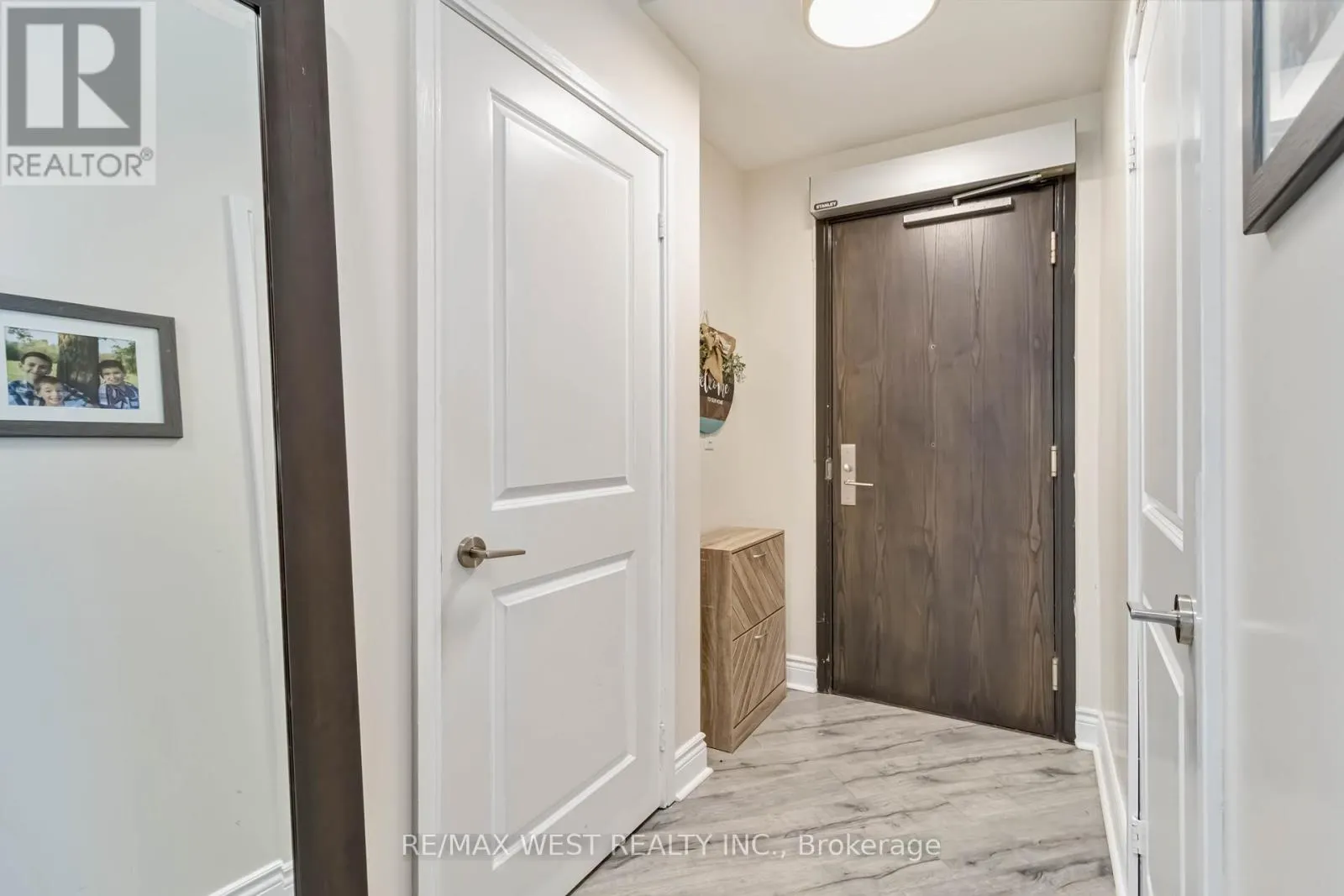 406 - 80 ABSOLUTE AVENUE