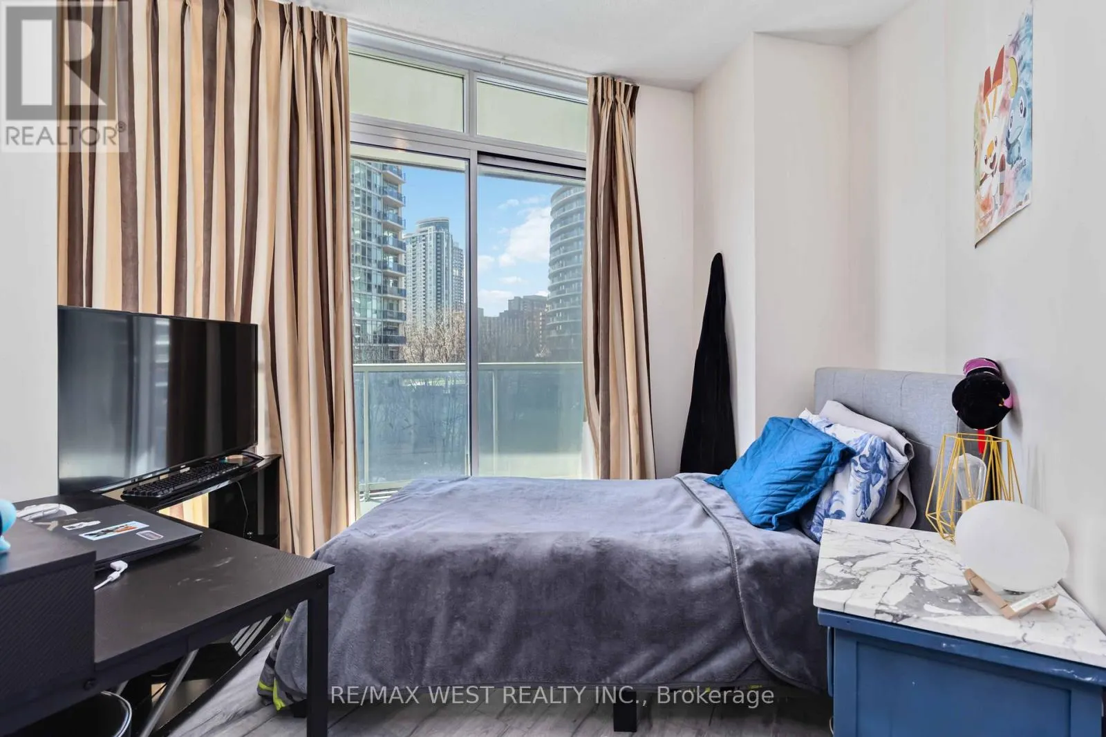 406 - 80 ABSOLUTE AVENUE