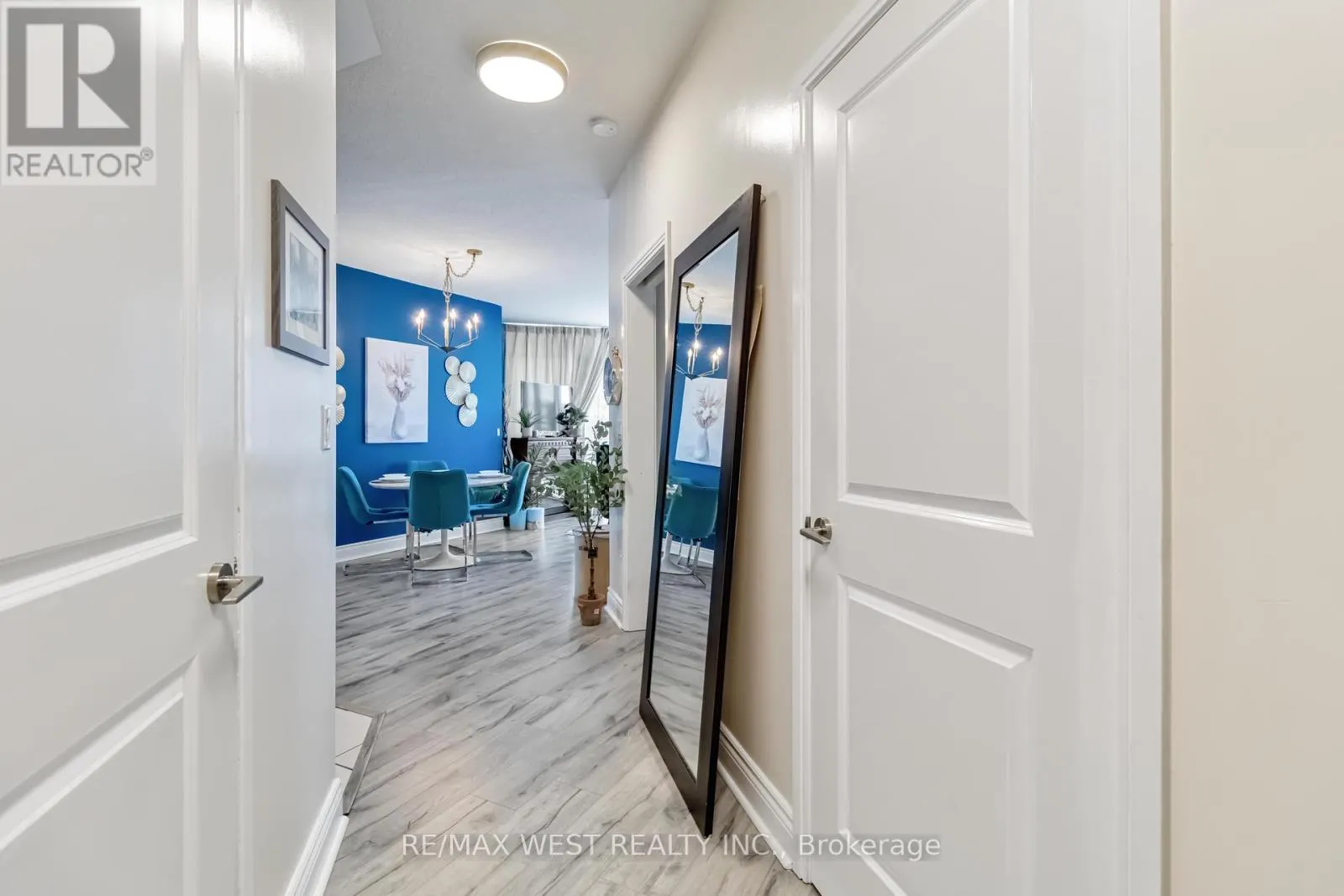 406 - 80 ABSOLUTE AVENUE