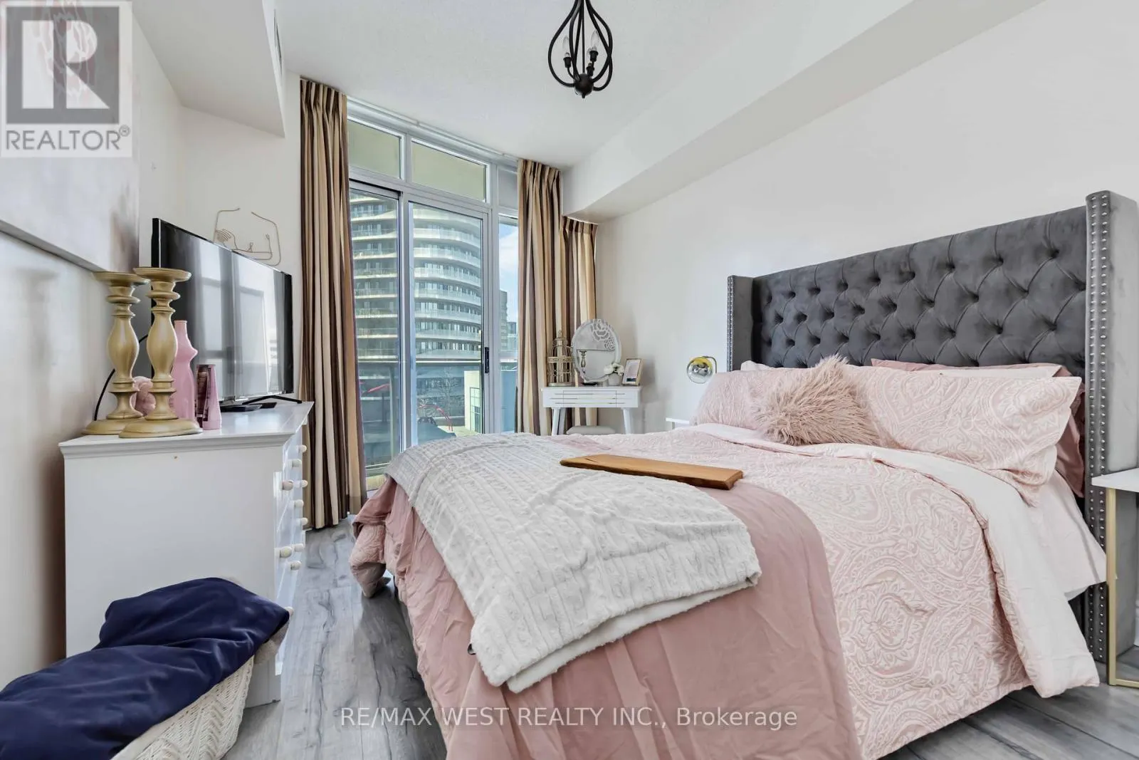 406 - 80 ABSOLUTE AVENUE