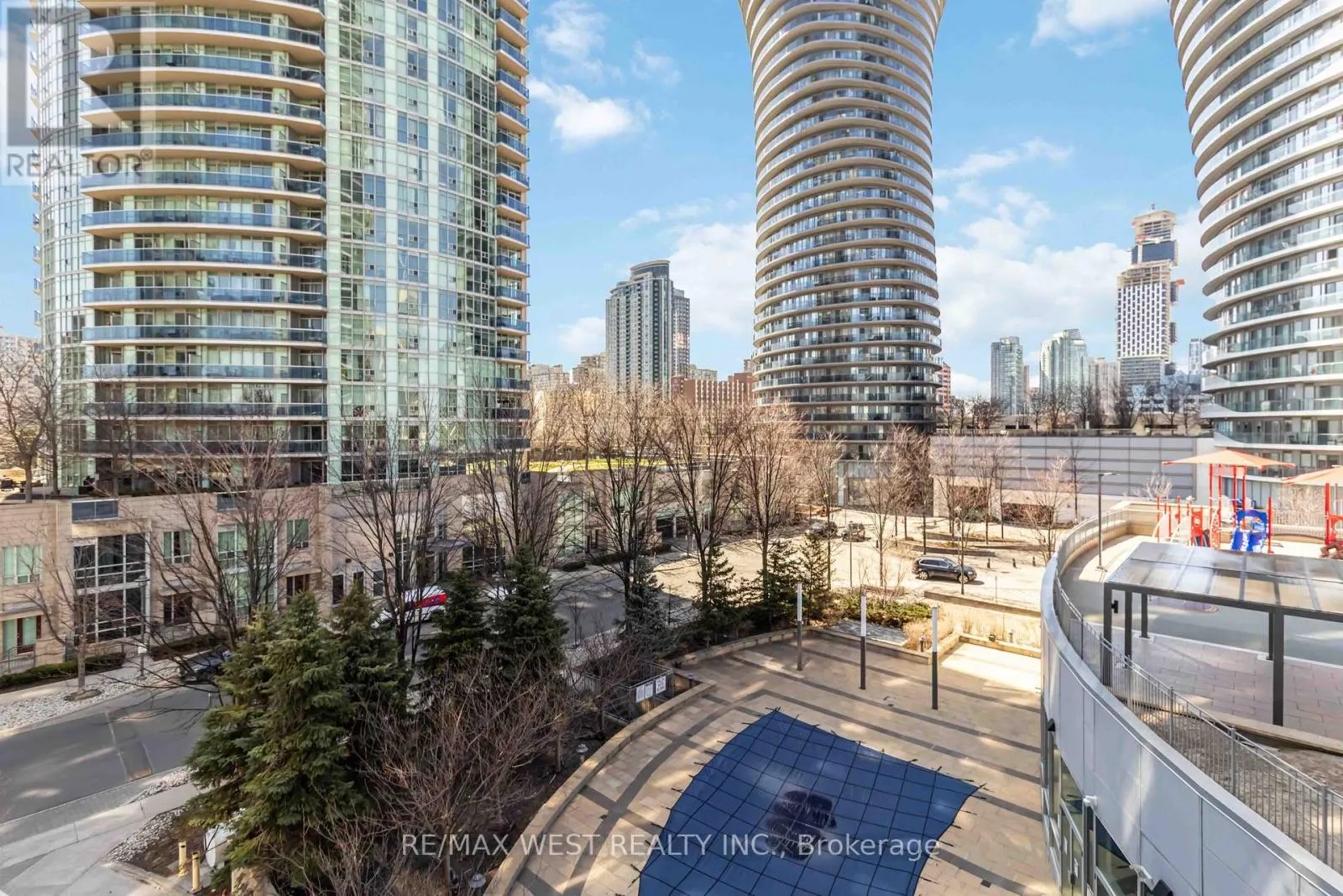 406 - 80 ABSOLUTE AVENUE