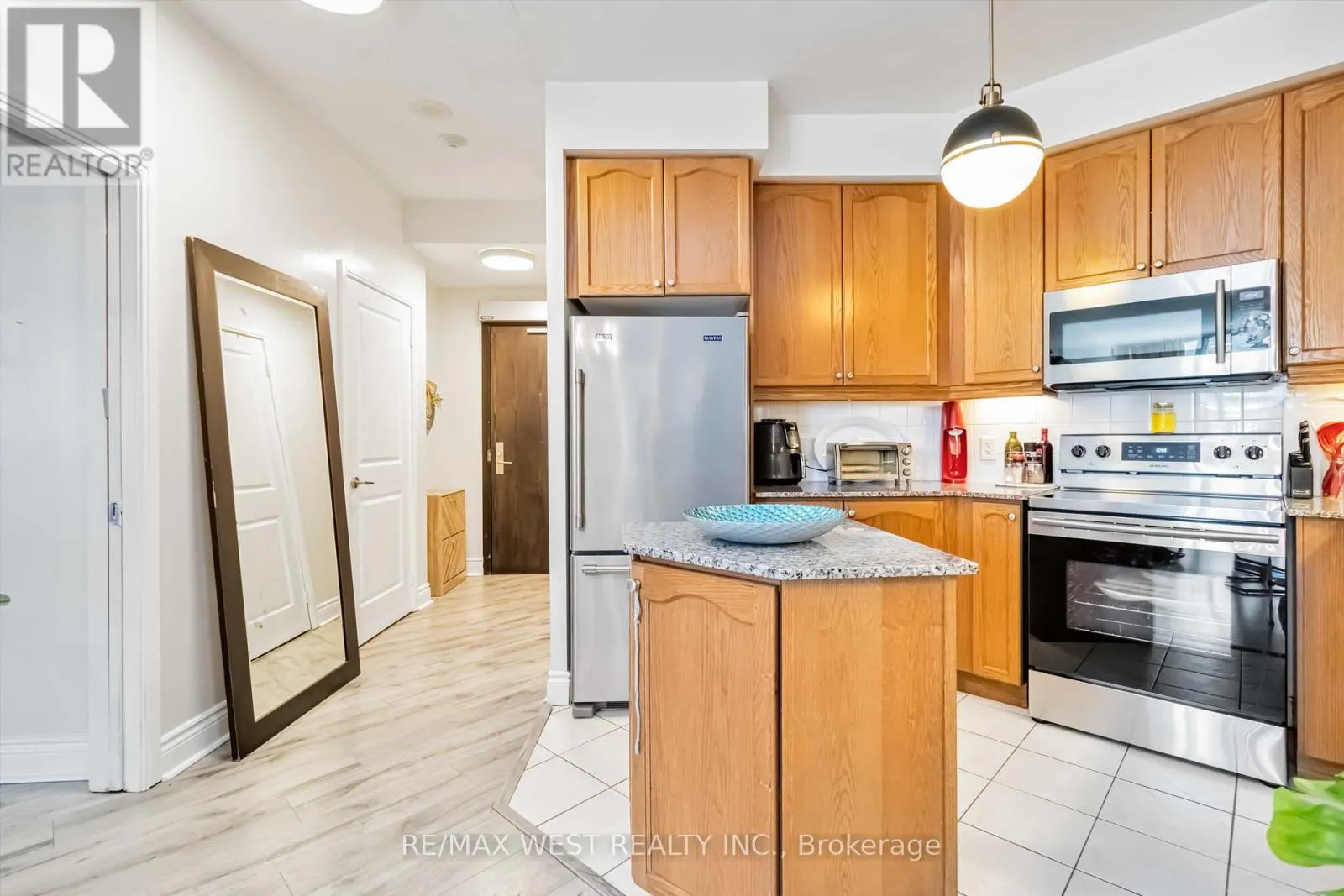 406 - 80 ABSOLUTE AVENUE