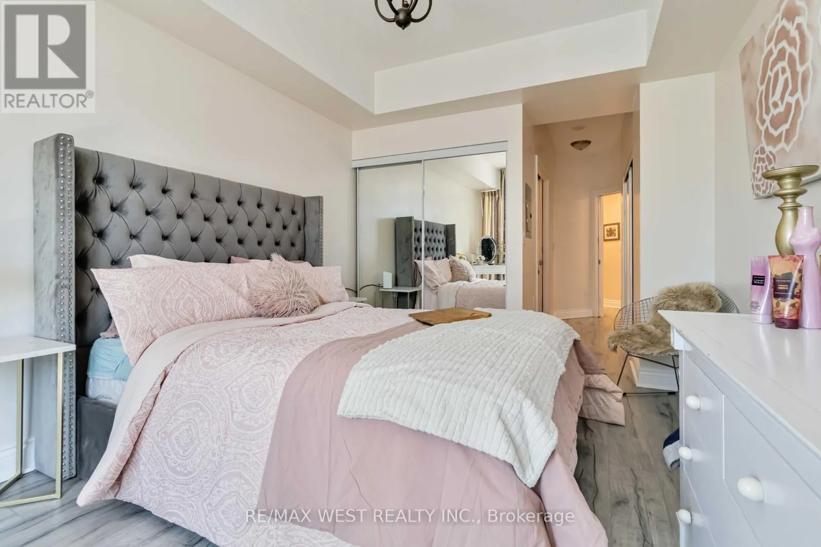 406 - 80 ABSOLUTE AVENUE