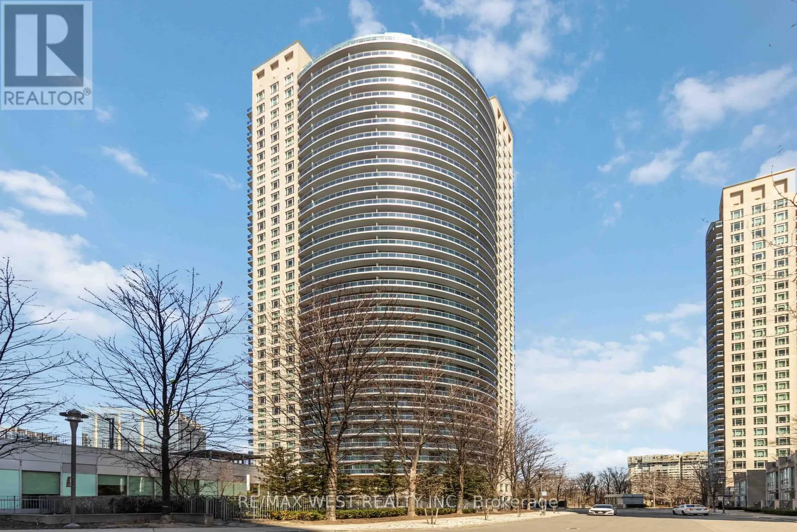 406 - 80 ABSOLUTE AVENUE