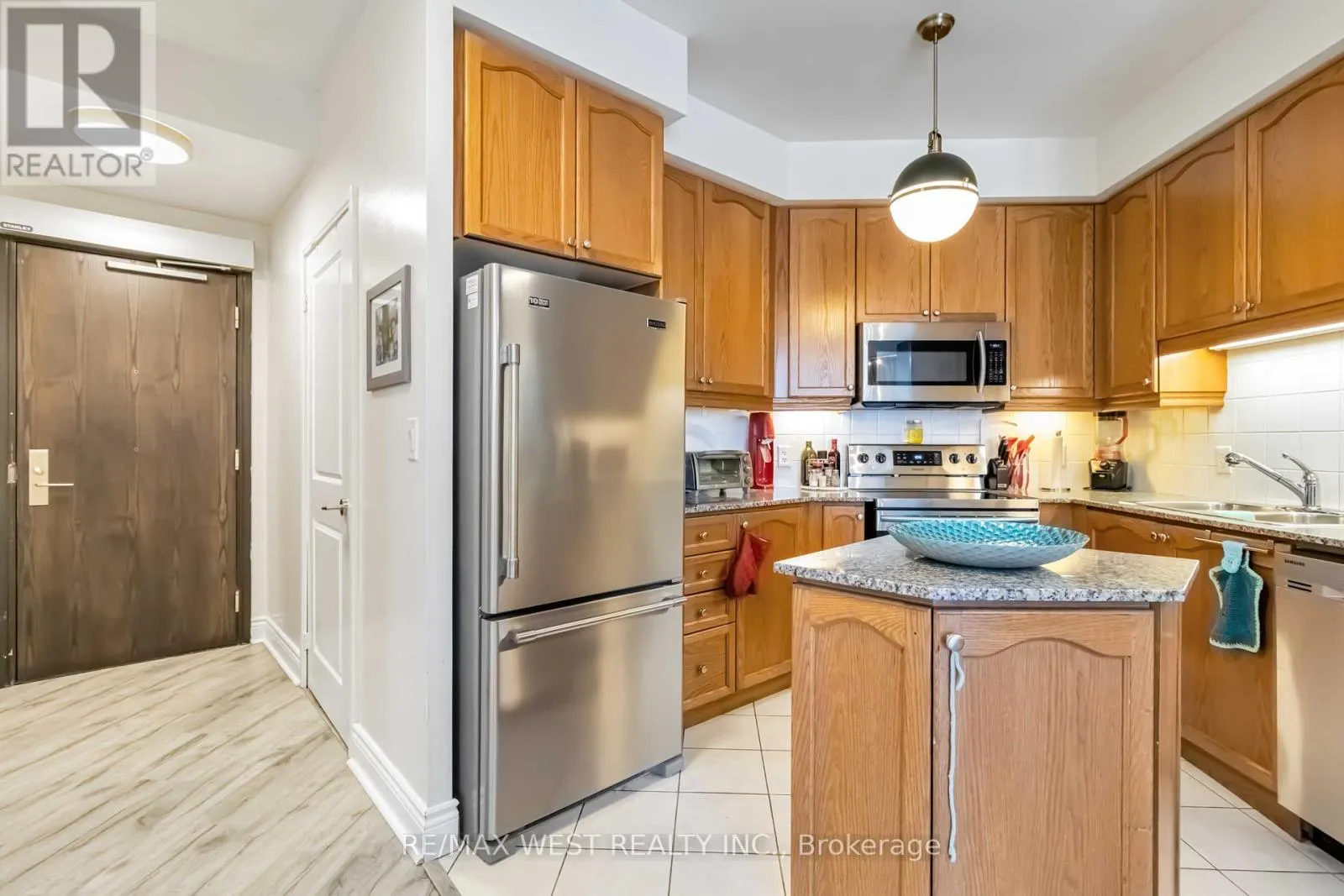 406 - 80 ABSOLUTE AVENUE