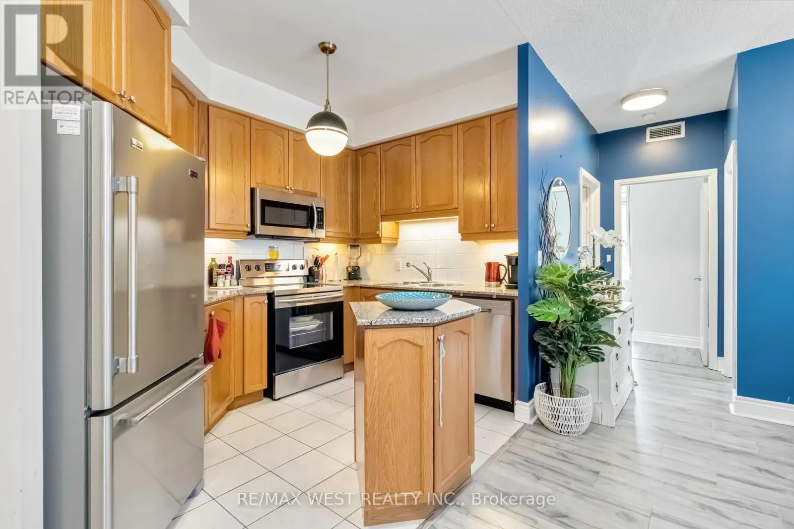 406 - 80 ABSOLUTE AVENUE