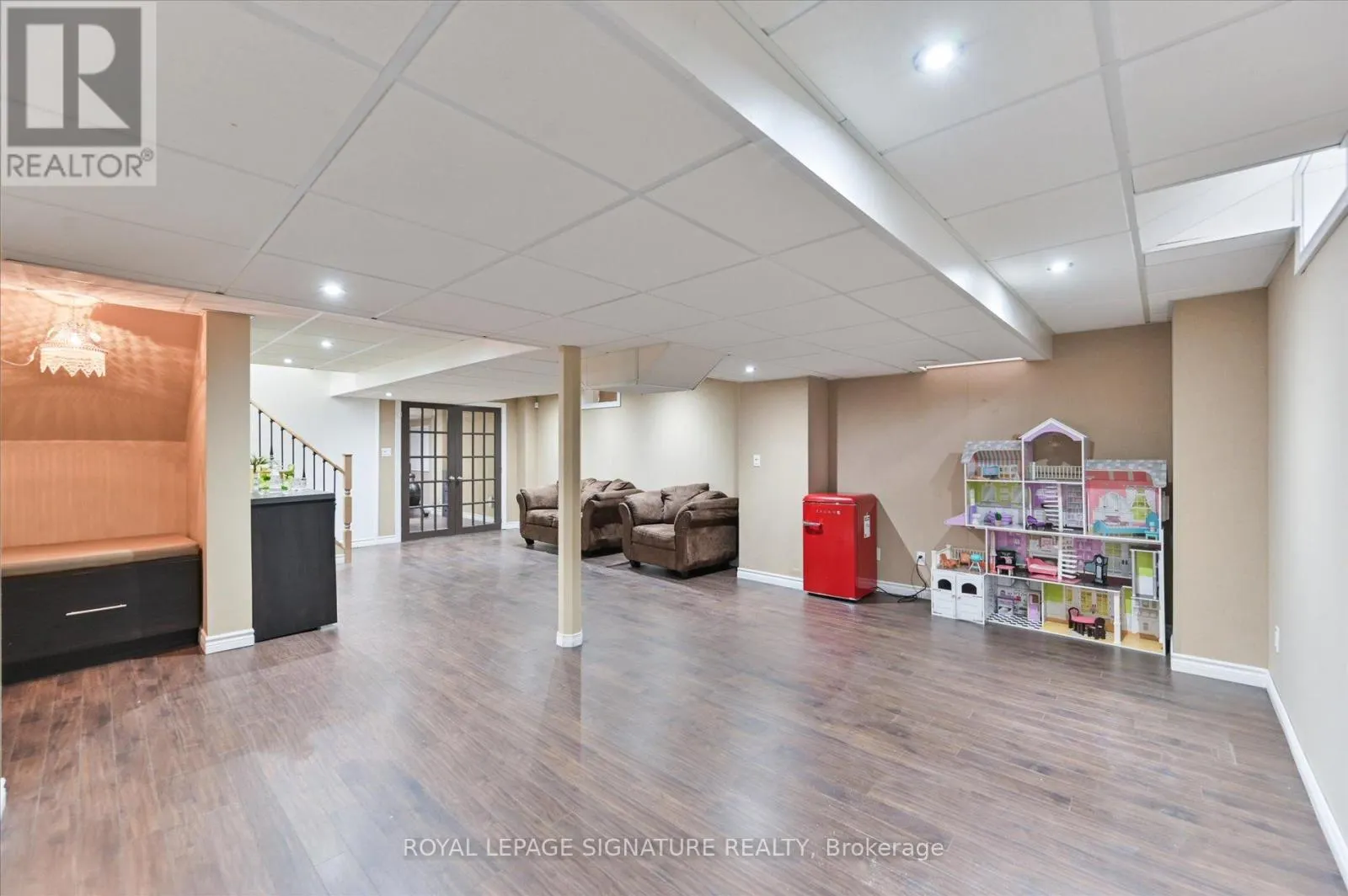 5 THORNBUSH BOULEVARD