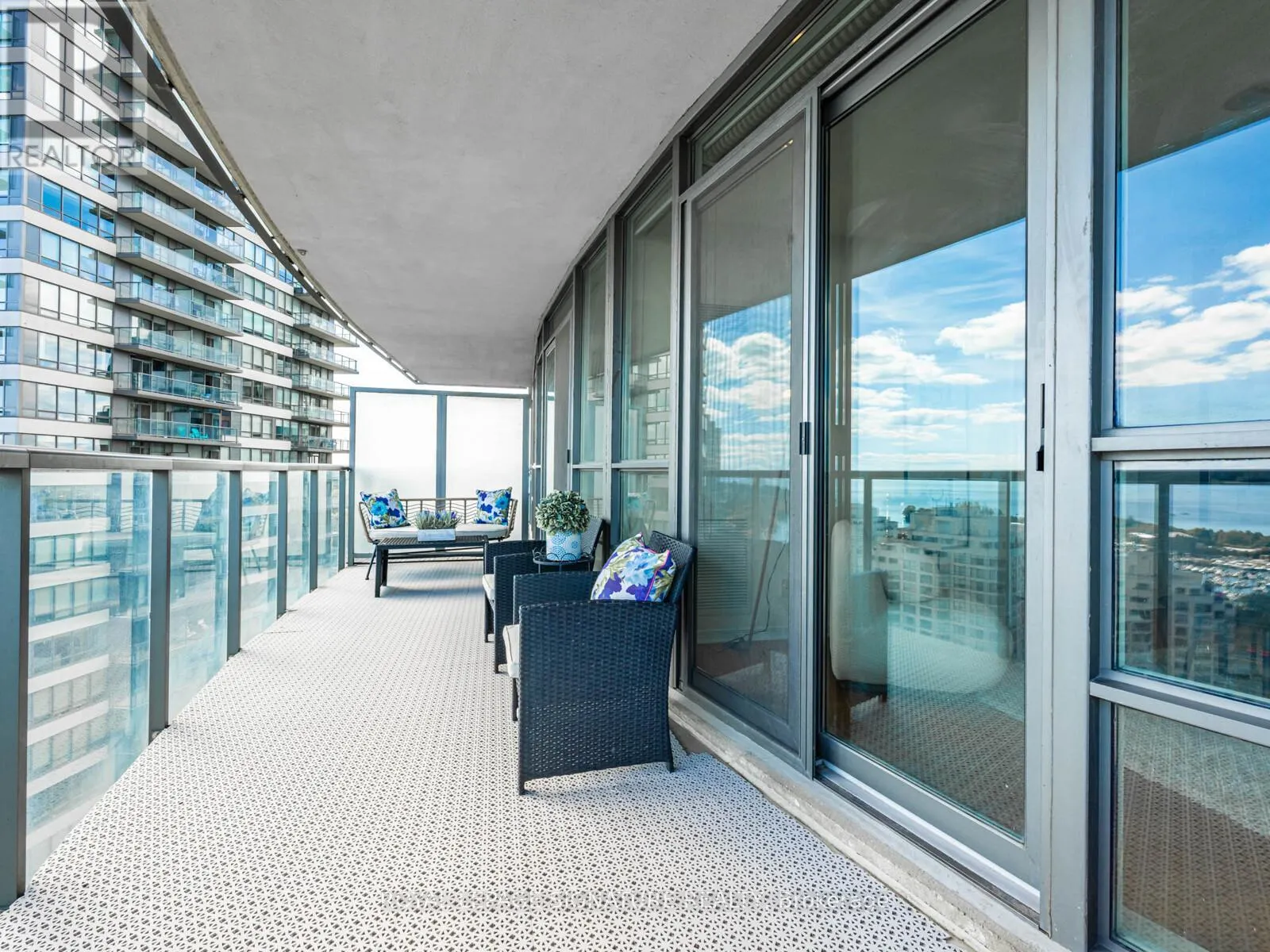 2101 - 2230 LAKE SHORE BOULEVARD W