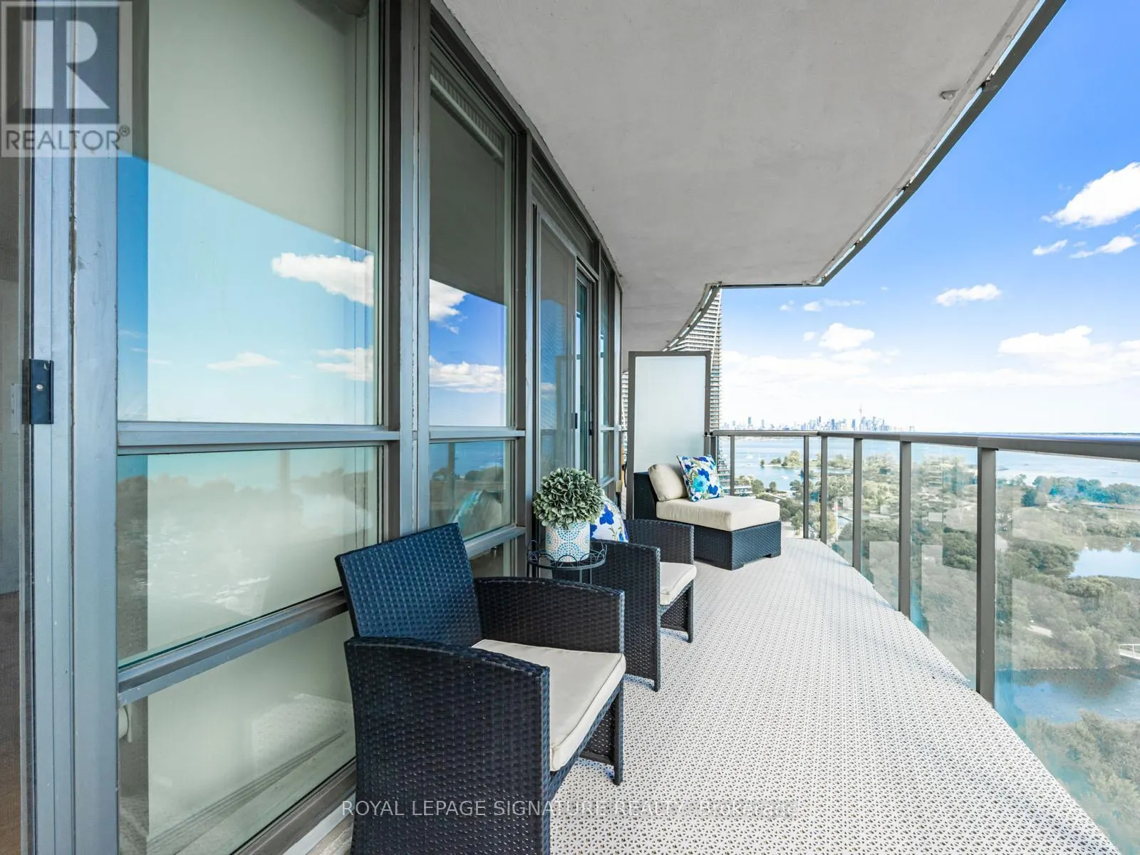 2101 - 2230 LAKE SHORE BOULEVARD W