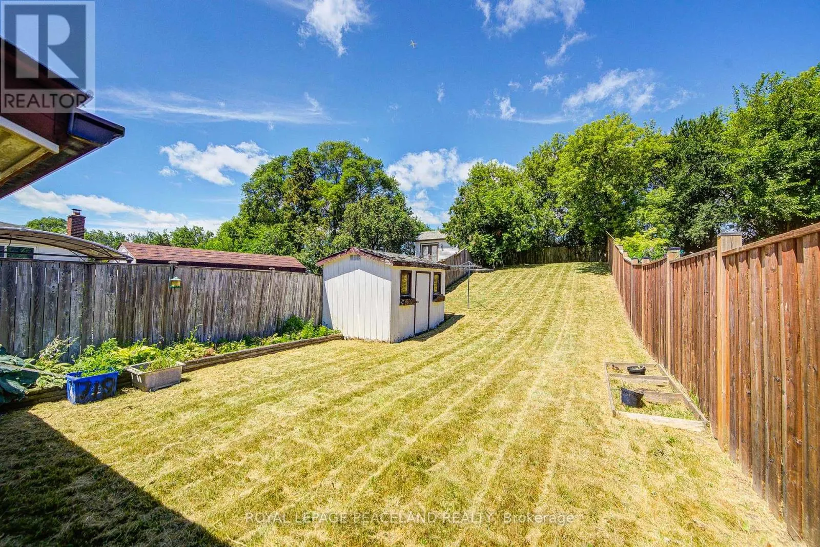 718 EAGLEMOUNT CRESCENT