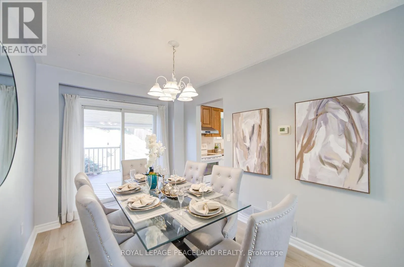 718 EAGLEMOUNT CRESCENT