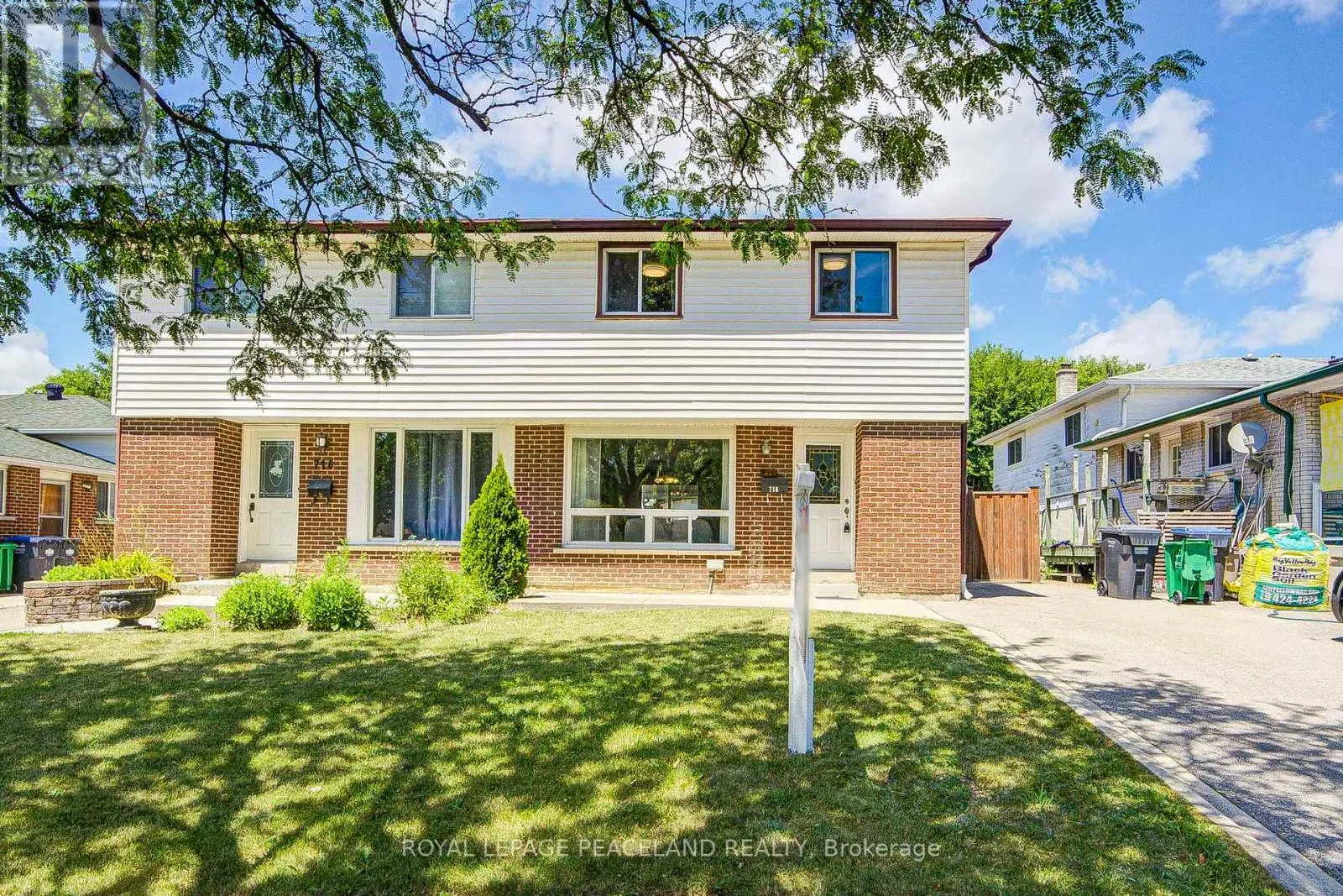718 EAGLEMOUNT CRESCENT
