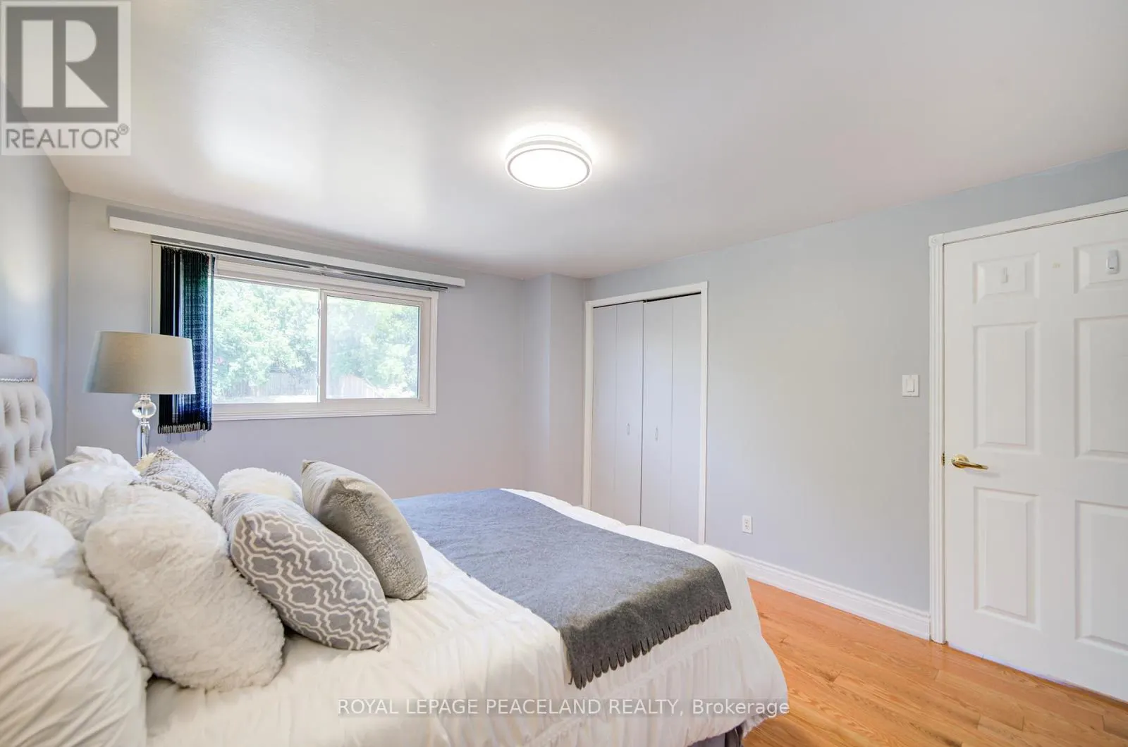 718 EAGLEMOUNT CRESCENT