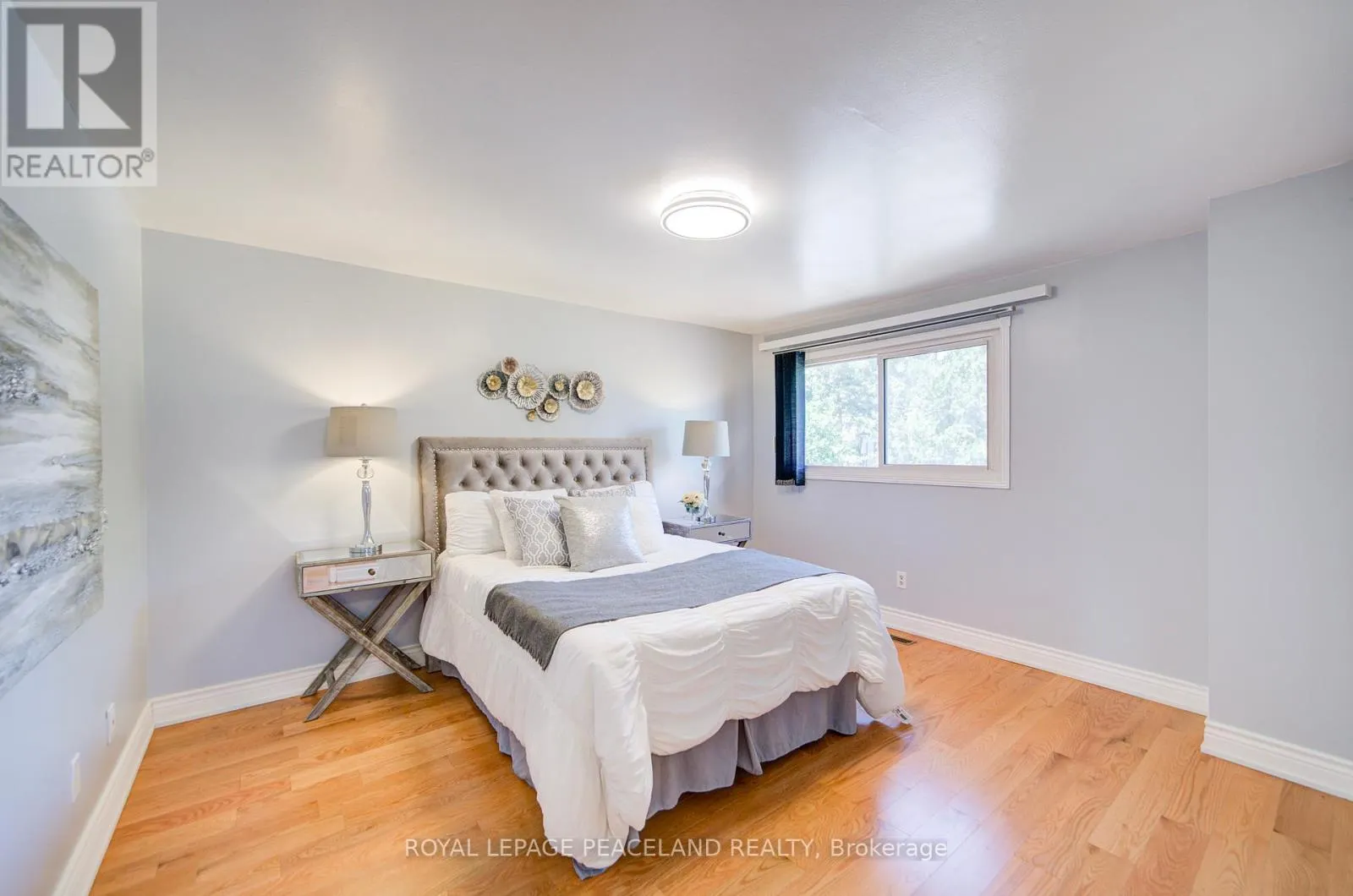 718 EAGLEMOUNT CRESCENT